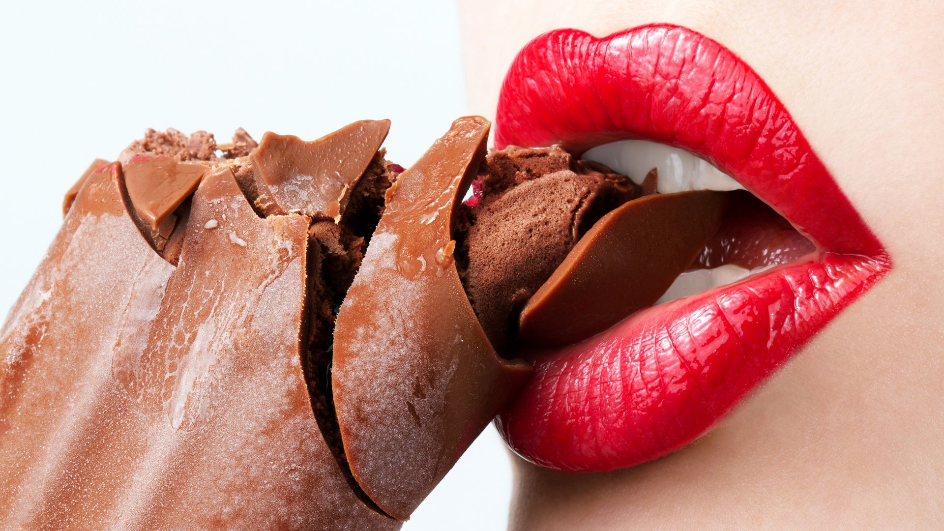 Обои мороженое, губы, шоколад, женщина, помада, ice cream, lips, chocolate, woman, lipstick разрешение 3888x2582 Загрузить