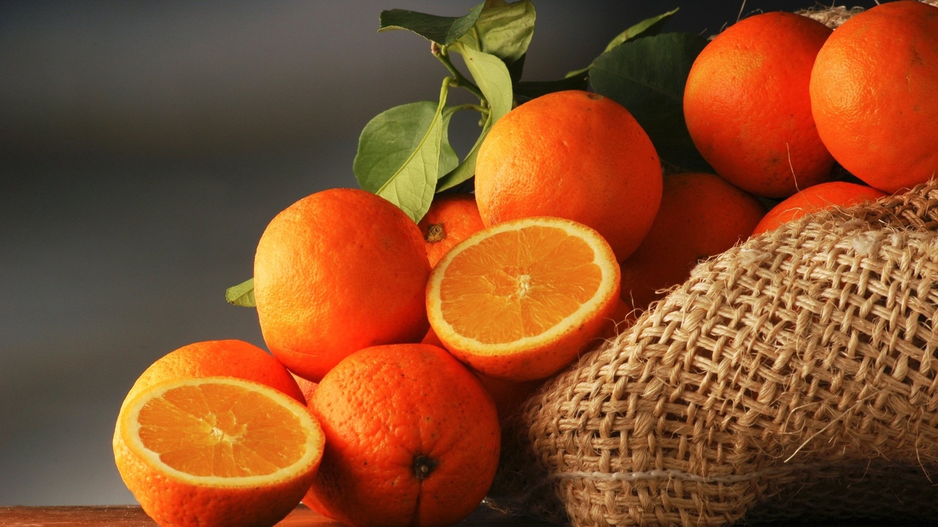 Обои фрукты, апельсины, листики, цитрусы, мешковина, fruit, oranges, leaves, citrus, burlap разрешение 2000x1280 Загрузить