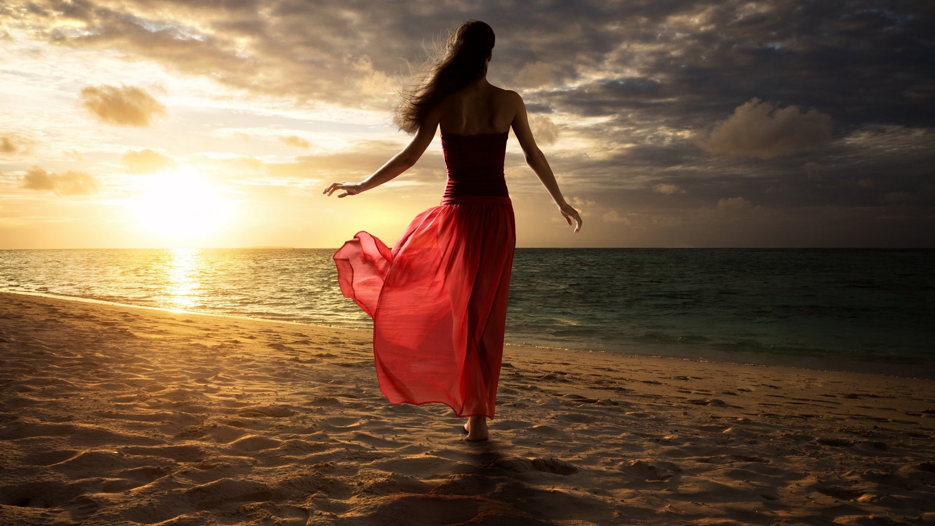 Обои закат, море, платье, песок, пляж, модель, sunset, sea, dress, sand, beach, model разрешение 5000x3321 Загрузить