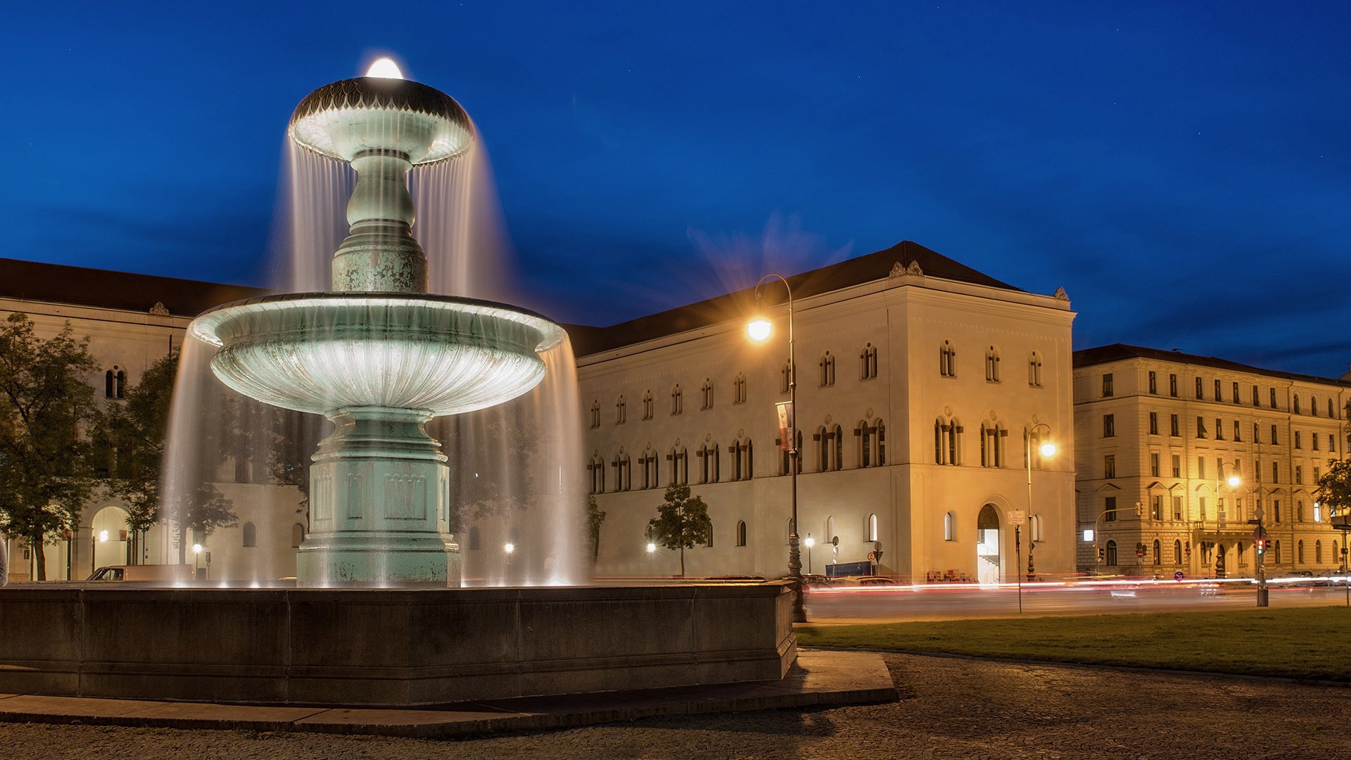 Обои город, дома, улица, фонтан, германия, мюнхен, the city, home, street, fountain, germany, munich разрешение 1920x1200 Загрузить