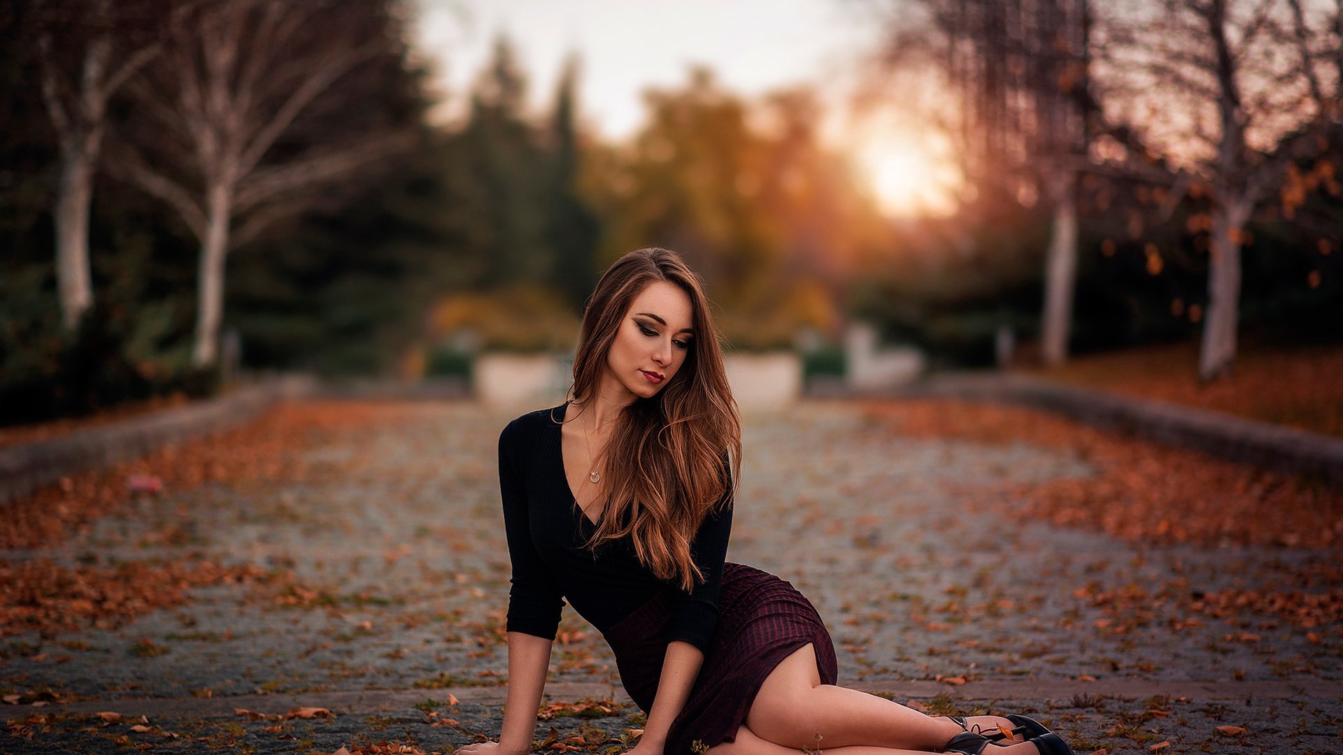 Обои листья, девушка, поза, ножки, leaves, girl, pose, legs разрешение 2048x1367 Загрузить