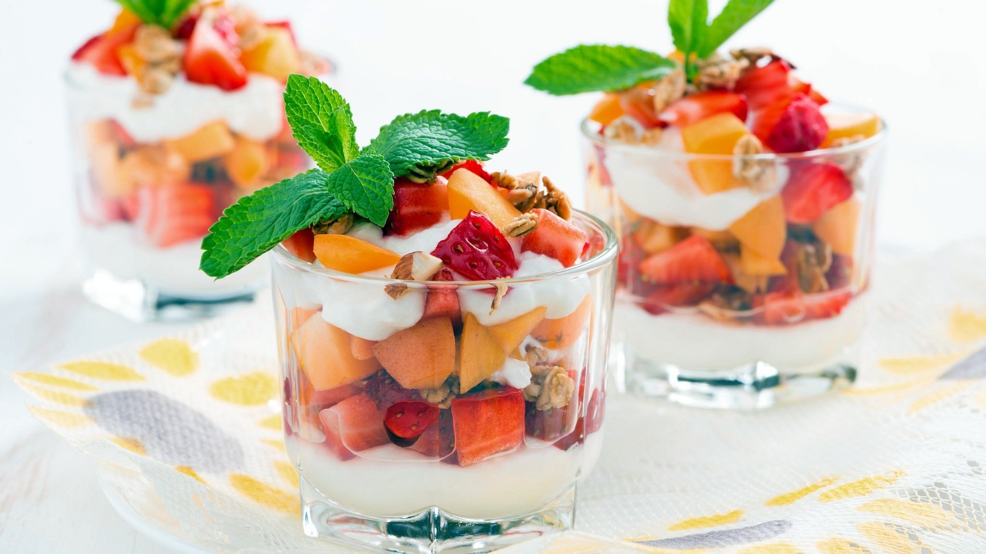 Обои мята, фрукты, ягоды, десерт, фруктовый салат, mint, fruit, berries, dessert, fruit salad разрешение 2048x1367 Загрузить