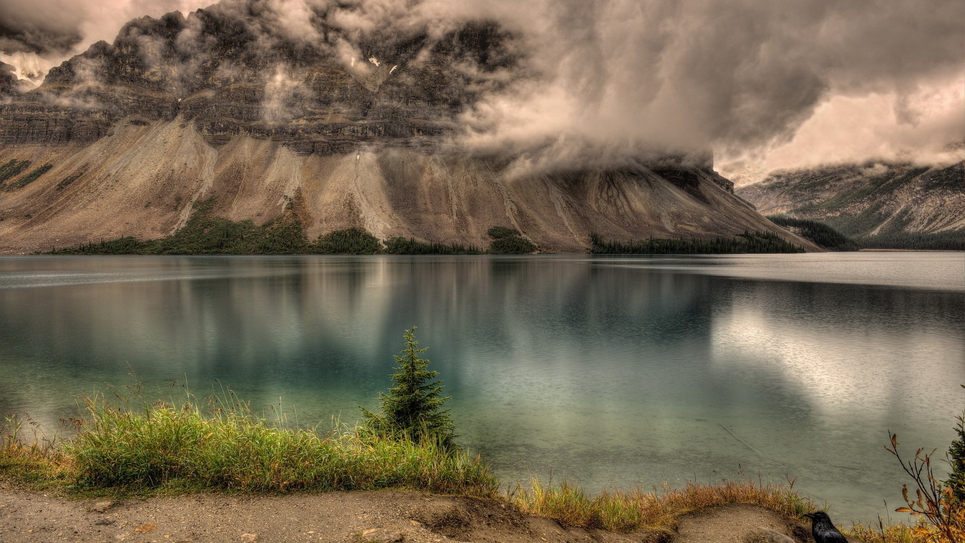 Обои озеро, горы, тучи, пейзаж, дождь, горы. озеро, lake, mountains, clouds, landscape, rain, mountains. lake разрешение 1920x1280 Загрузить