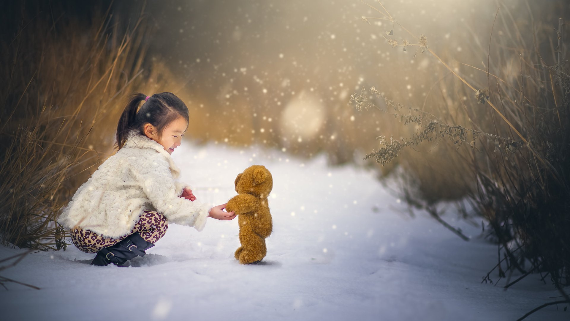 Обои снег, дети, мишка, девочка, игрушка, ребенок, плюшевый медведь, snow, children, bear, girl, toy, child, teddy bear разрешение 2048x1367 Загрузить