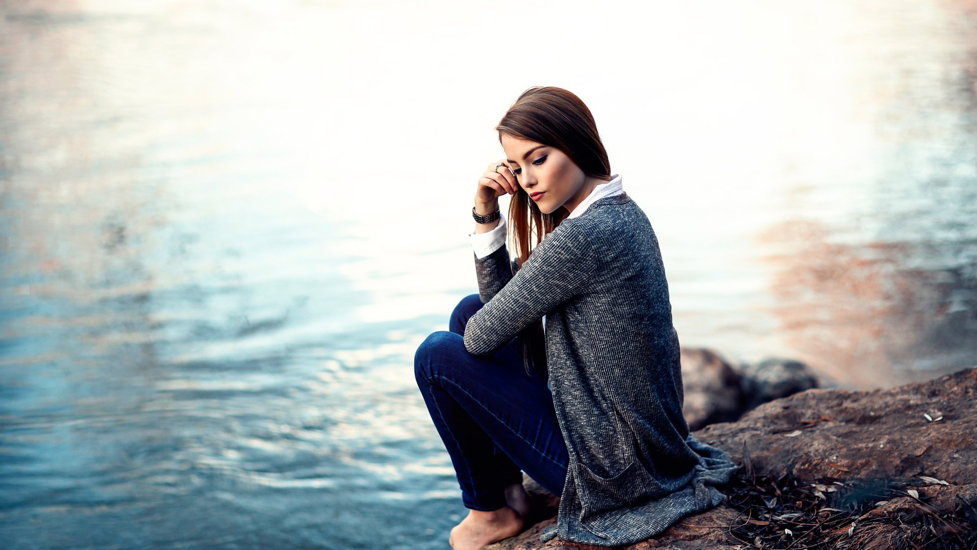 Обои вода, девушка, камень, босая, time to think, алессандро ди чикко, water, girl, stone, barefoot, alessandro di cicco разрешение 2048x1365 Загрузить