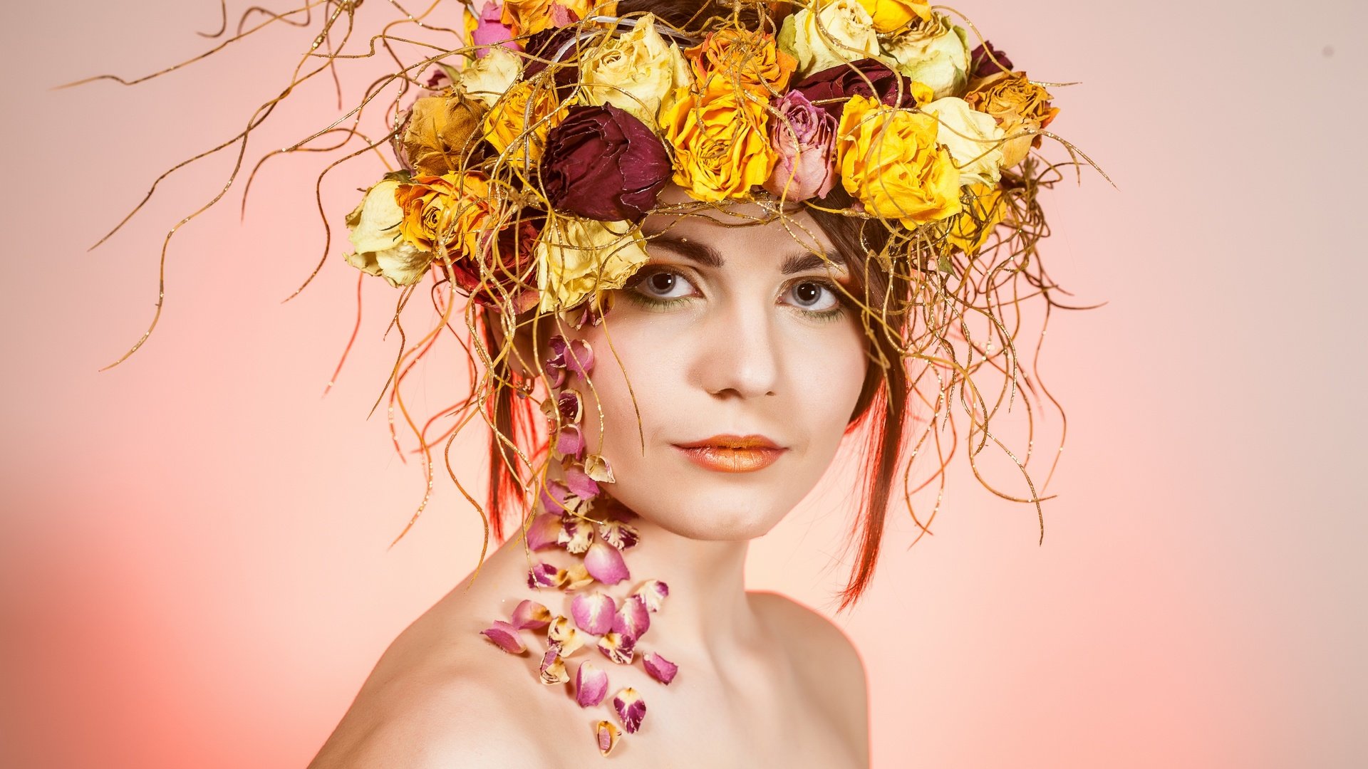 Обои цветы, девушка, лепестки, взгляд, макияж, венок, веточки, flowers, girl, petals, look, makeup, wreath, twigs разрешение 2880x1817 Загрузить