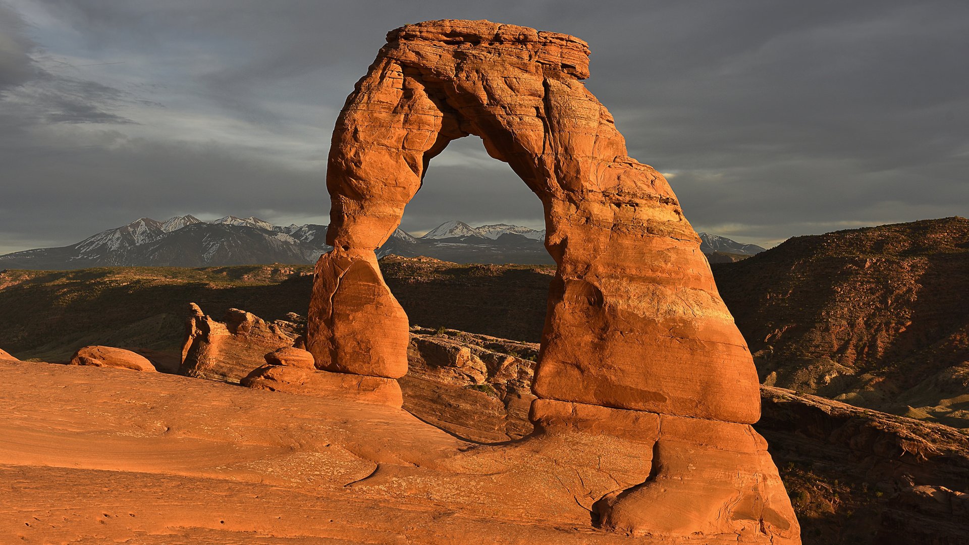 Обои небо, горы, скала, сша, юта, арка, национальный парк арки, the sky, mountains, rock, usa, utah, arch, arches national park разрешение 2048x1379 Загрузить