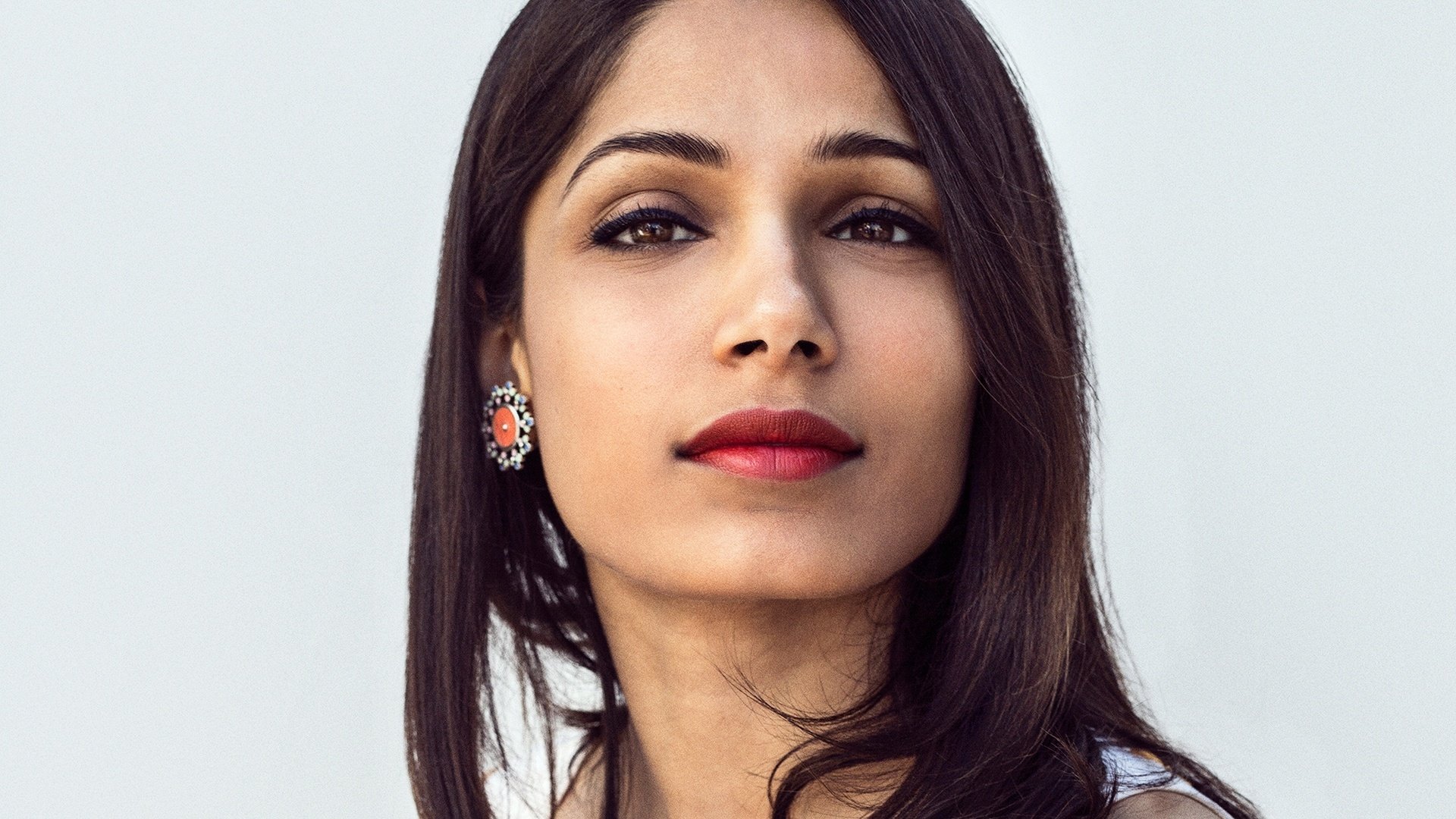 Обои девушка, взгляд, лицо, актриса, фрида пинто, girl, look, face, actress, freida pinto разрешение 2341x1423 Загрузить