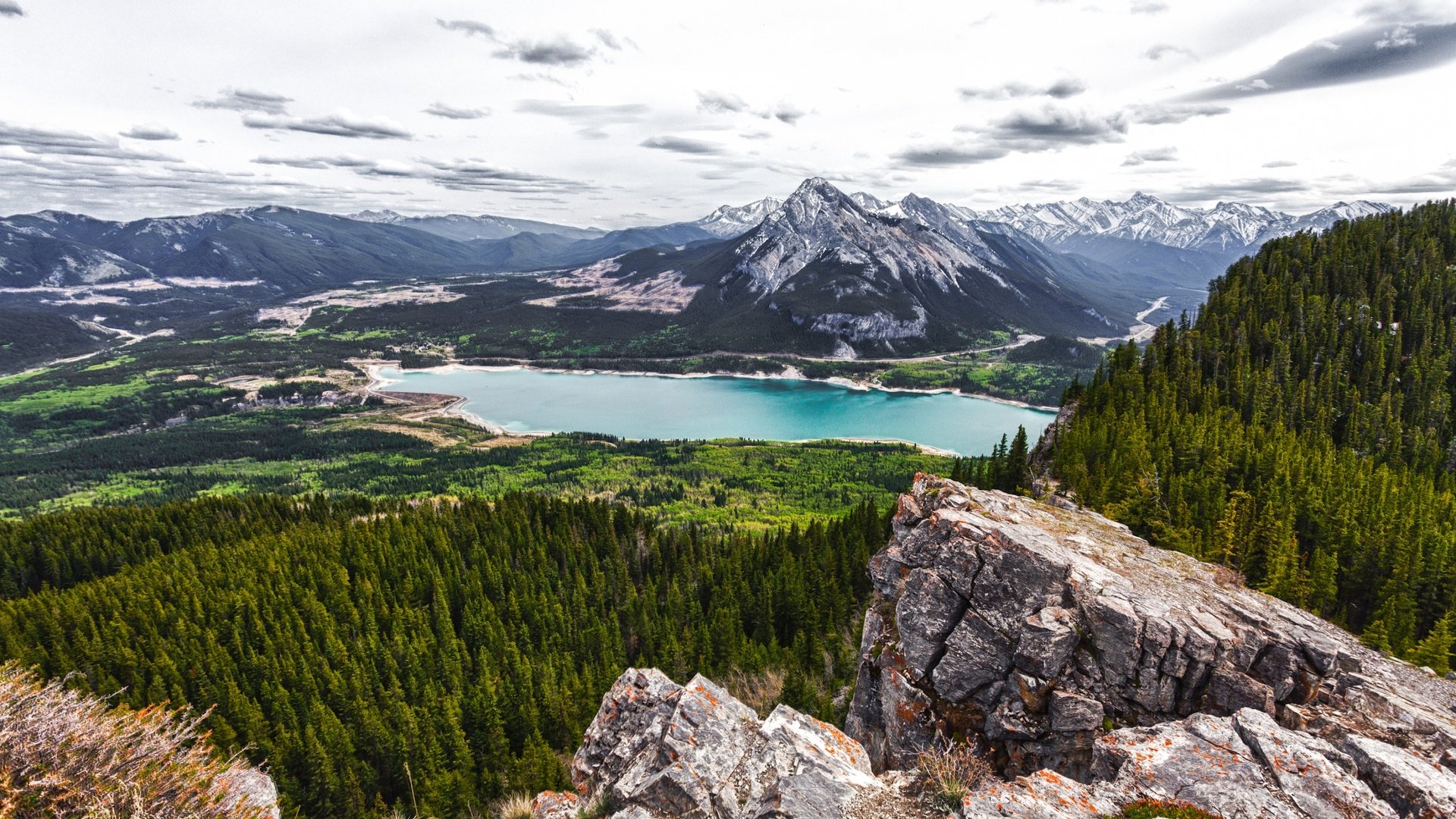 Обои деревья, озеро, горы, пейзаж, канада, barrier lake, trees, lake, mountains, landscape, canada разрешение 2600x1625 Загрузить