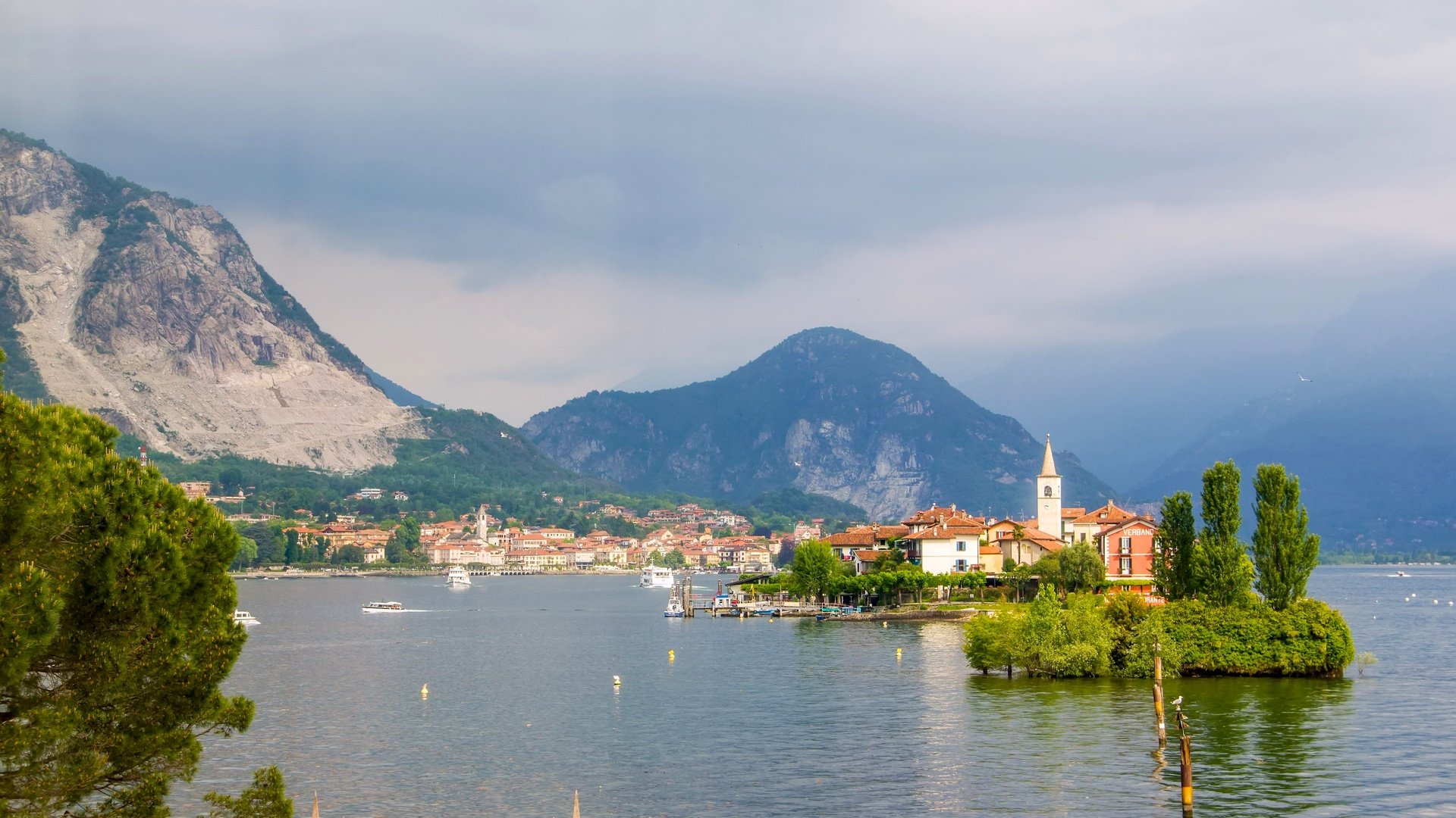 Обои озеро, lake maggiore, fishermen's island, горы, италия, остров, альпы, лаго-маджоре, изола деи пескатори, город-остров, lake, mountains, italy, island, alps, maggiore, isola dei pescatori, city island разрешение 5184x3456 Загрузить