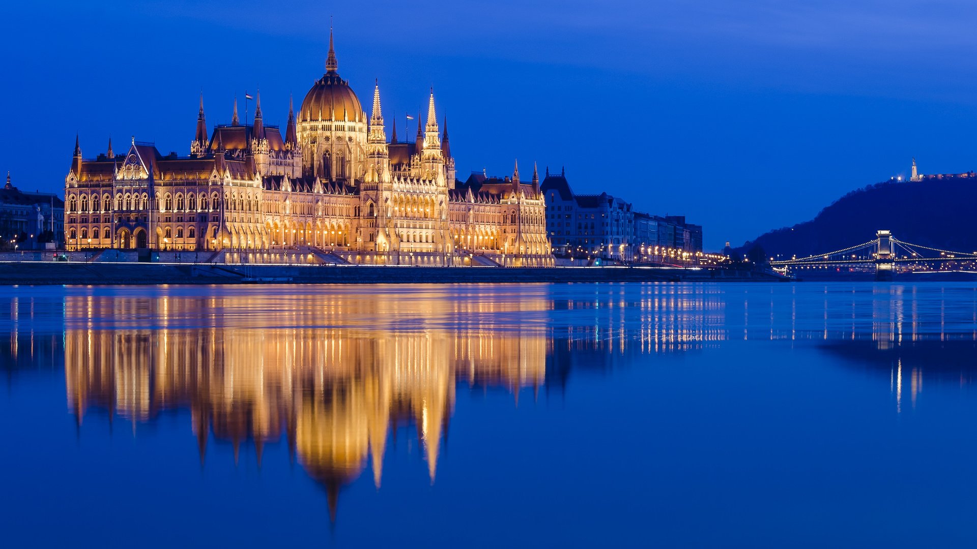 Обои река, отражение, здание, венгрия, будапешт, дунай, hungarian parliament, danube, венгерский парламент, river, reflection, the building, hungary, budapest, the danube, the hungarian parliament разрешение 2048x1281 Загрузить