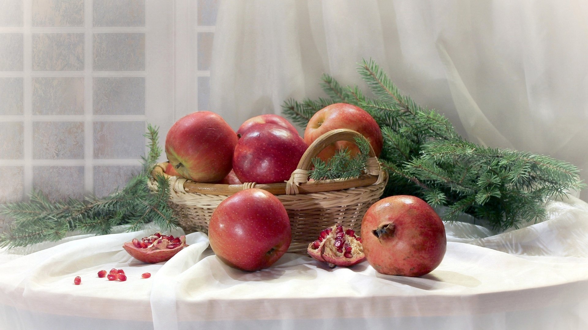 Обои фрукты, яблоки, ель, натюрморт, гранат, fruit, apples, spruce, still life, garnet разрешение 2000x1250 Загрузить