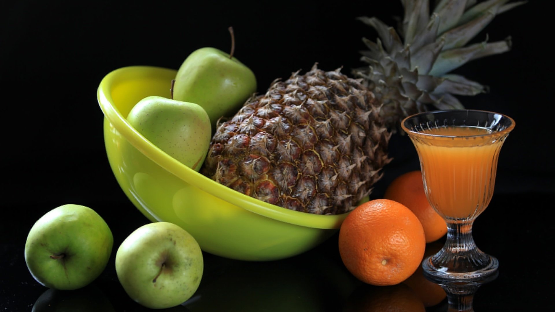 Обои фрукты, апельсин, яблоко, натюрморт, ананас, сок, fruit, orange, apple, still life, pineapple, juice разрешение 2400x1562 Загрузить
