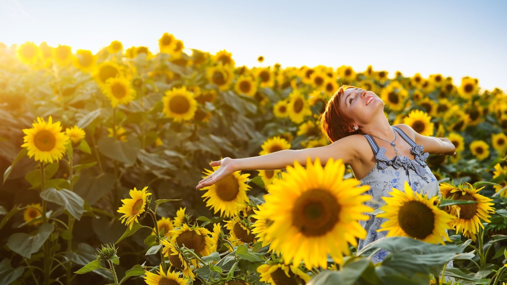 Обои природа, девушка, настроение, подсолнухи, рыжеволосая, nature, girl, mood, sunflowers, redhead разрешение 3600x2300 Загрузить