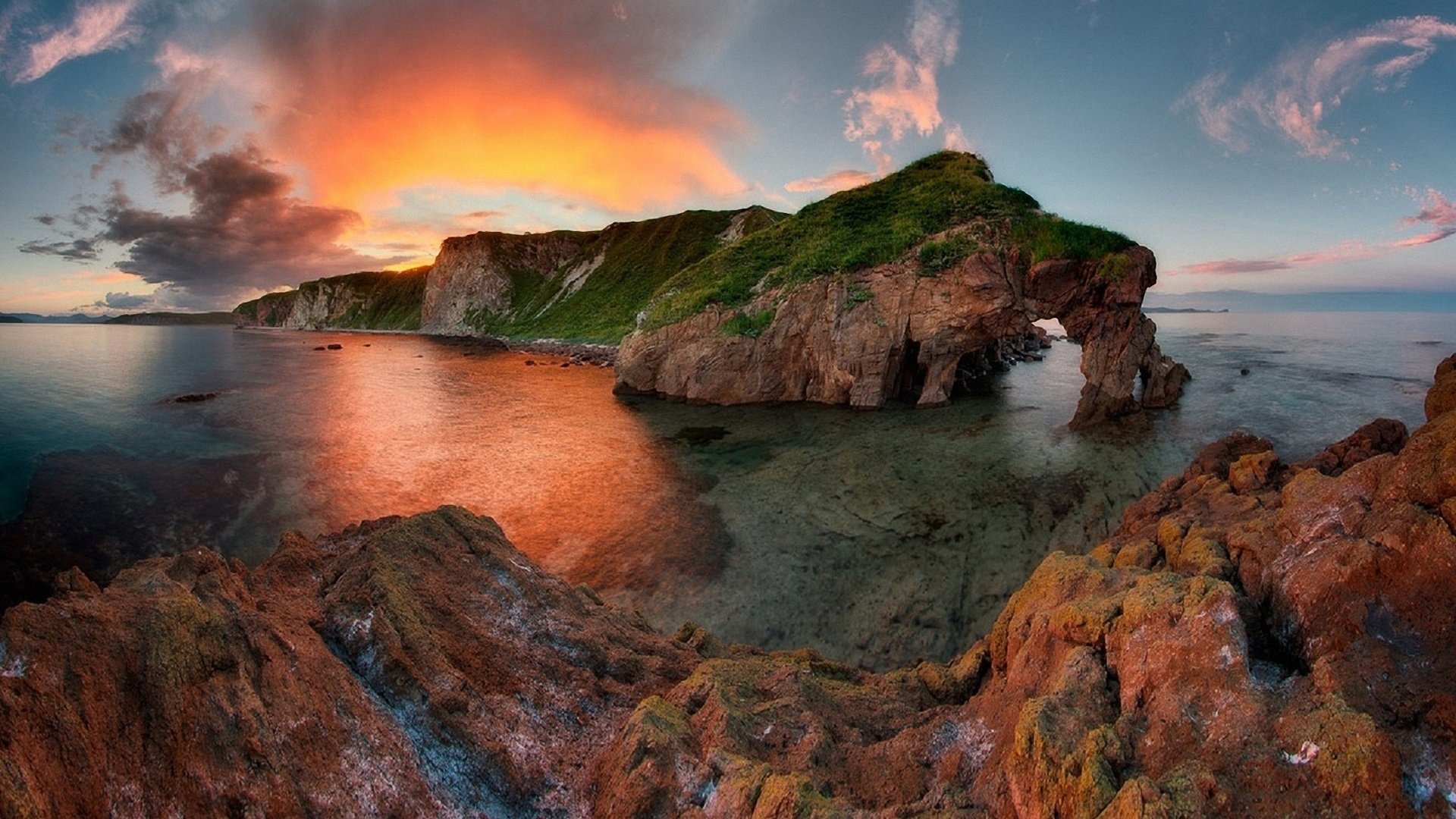 Обои облака, скалы, природа, берег, закат, море, край, приморский, clouds, rocks, nature, shore, sunset, sea, edge, seaside разрешение 1920x1200 Загрузить