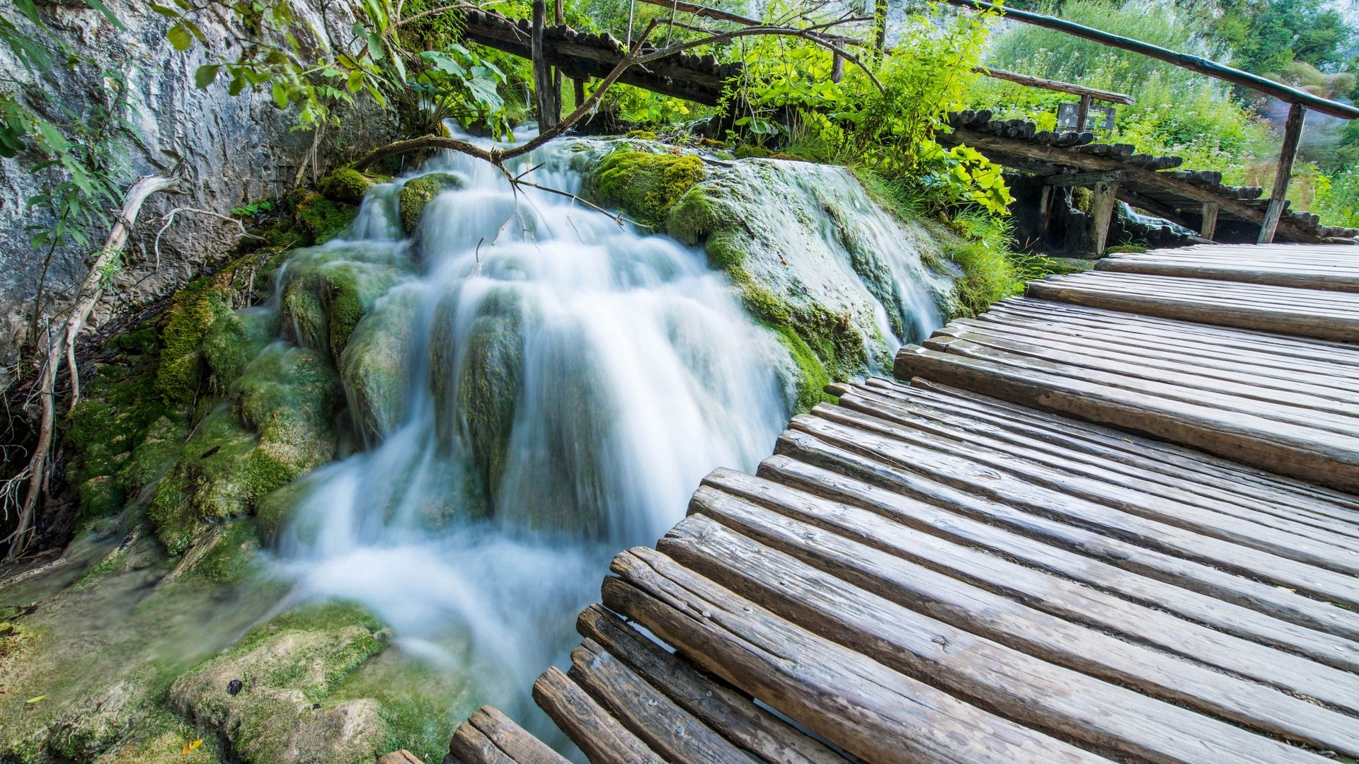 Обои скалы, камни, водопад, мох, мостки, rocks, stones, waterfall, moss, bridges разрешение 2880x1922 Загрузить