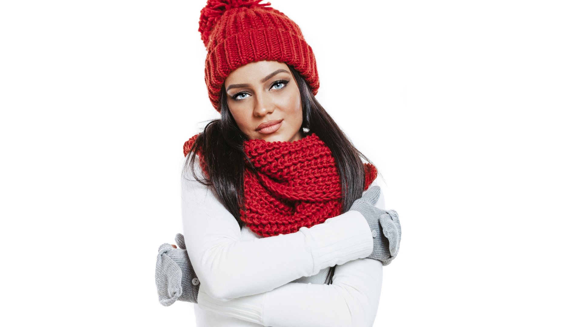 Обои девушка, красная, взгляд, шапка, макияж, перчатки, шарф, girl, red, look, hat, makeup, gloves, scarf разрешение 8253x5250 Загрузить