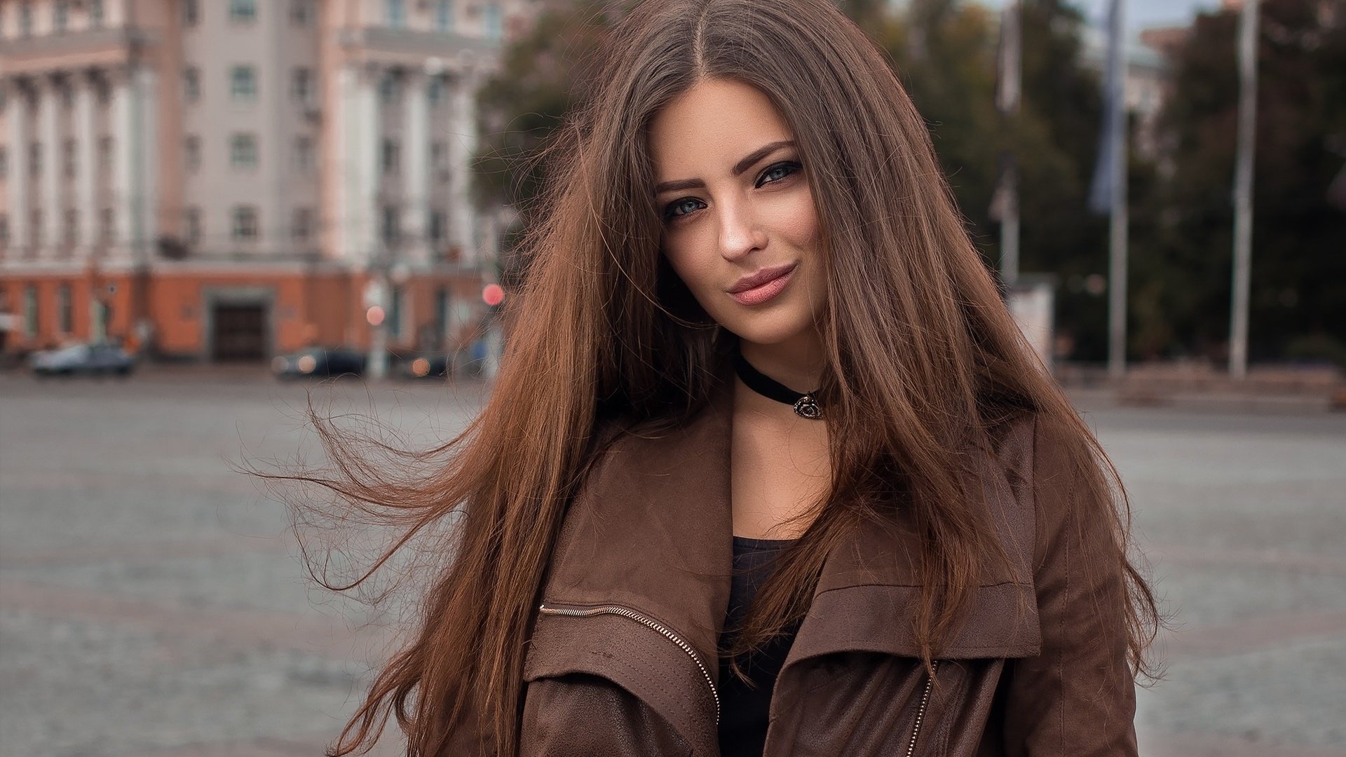 Обои девушка, улыбка, портрет, взгляд, волосы, girl, smile, portrait, look, hair разрешение 2048x1365 Загрузить