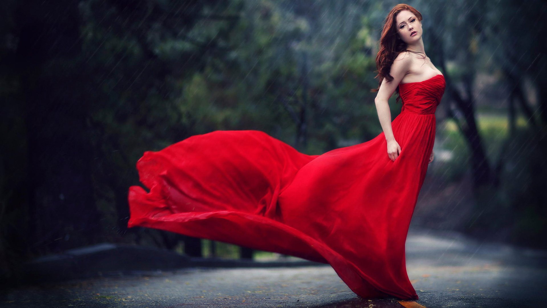 Обои девушка, капли, рыжая, дождь, красное платье, girl, drops, red, rain, red dress разрешение 2048x1280 Загрузить