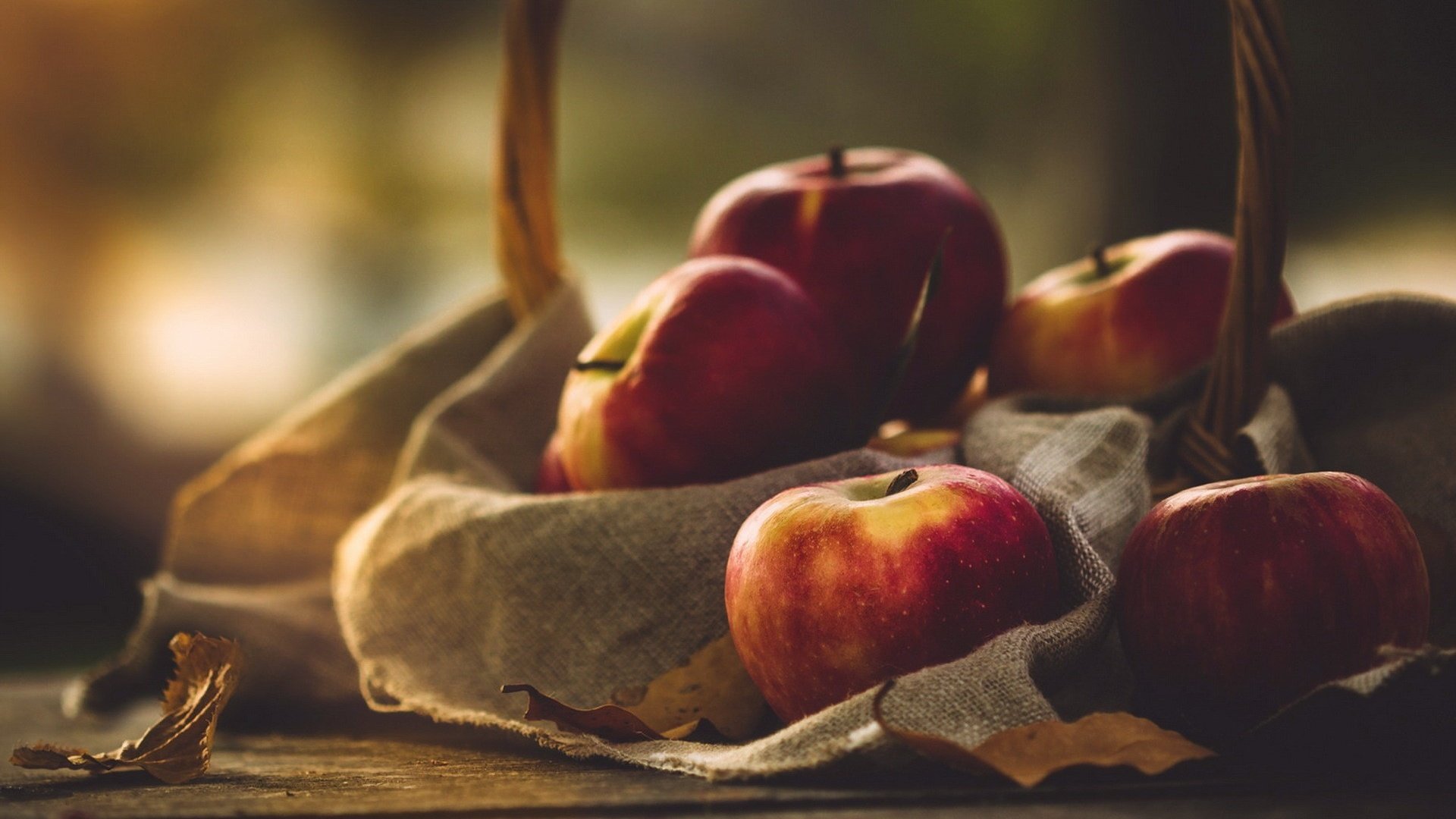 Обои фрукты, яблоки, осень, урожай, fruit, apples, autumn, harvest разрешение 1920x1280 Загрузить