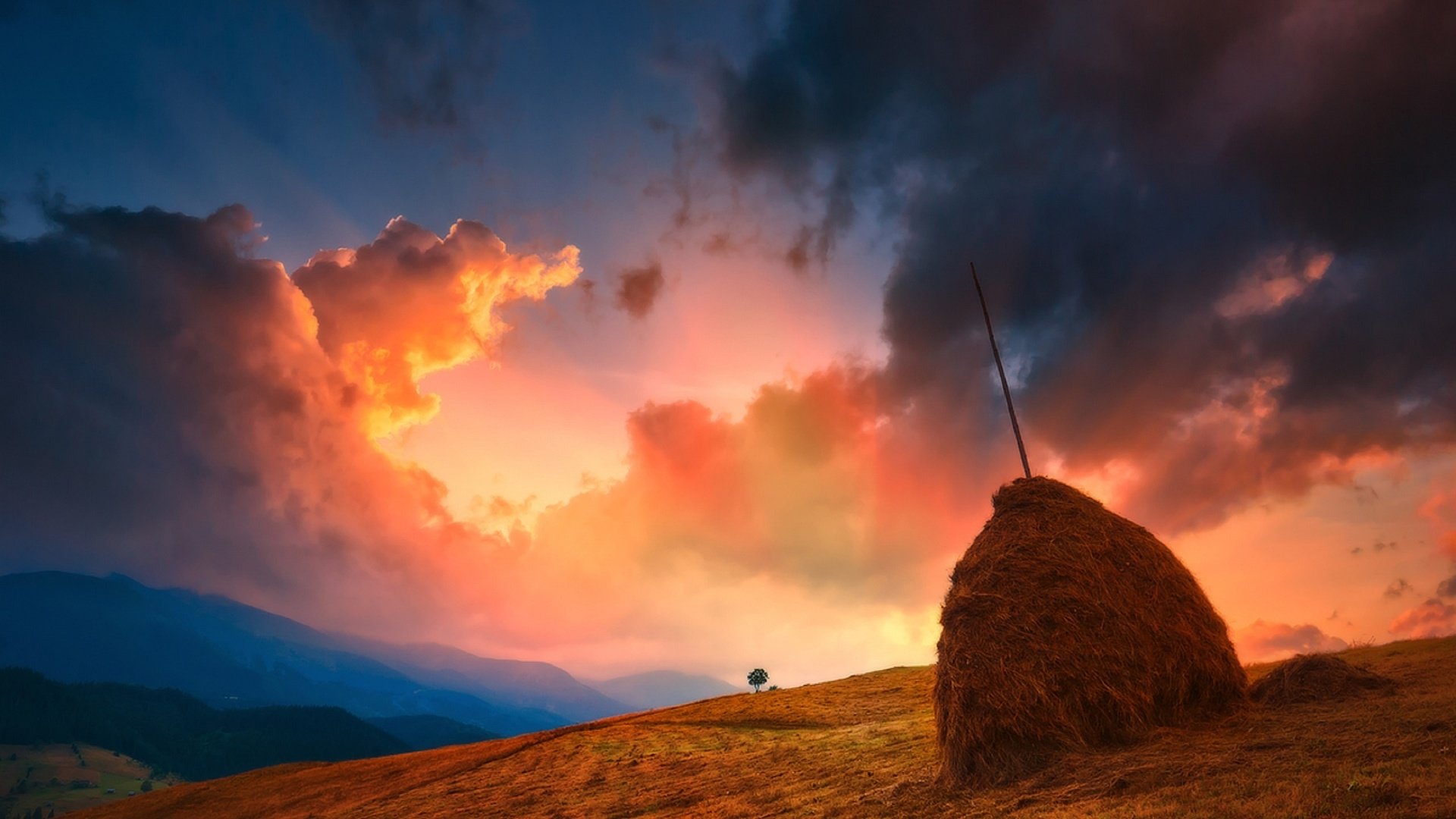 Обои небо, облака, холмы, природа, закат, сено, стог, the sky, clouds, hills, nature, sunset, hay, stack разрешение 2560x1713 Загрузить