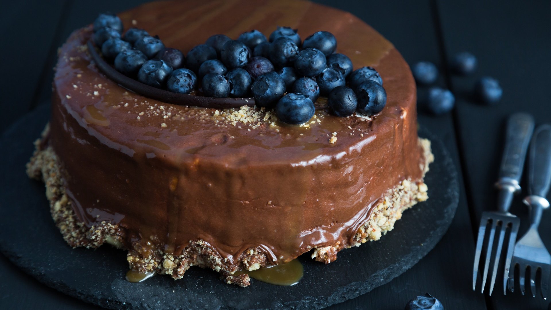 Обои черника, шоколад, сладкое, украшение, торт, крем, blueberries, chocolate, sweet, decoration, cake, cream разрешение 5760x3840 Загрузить