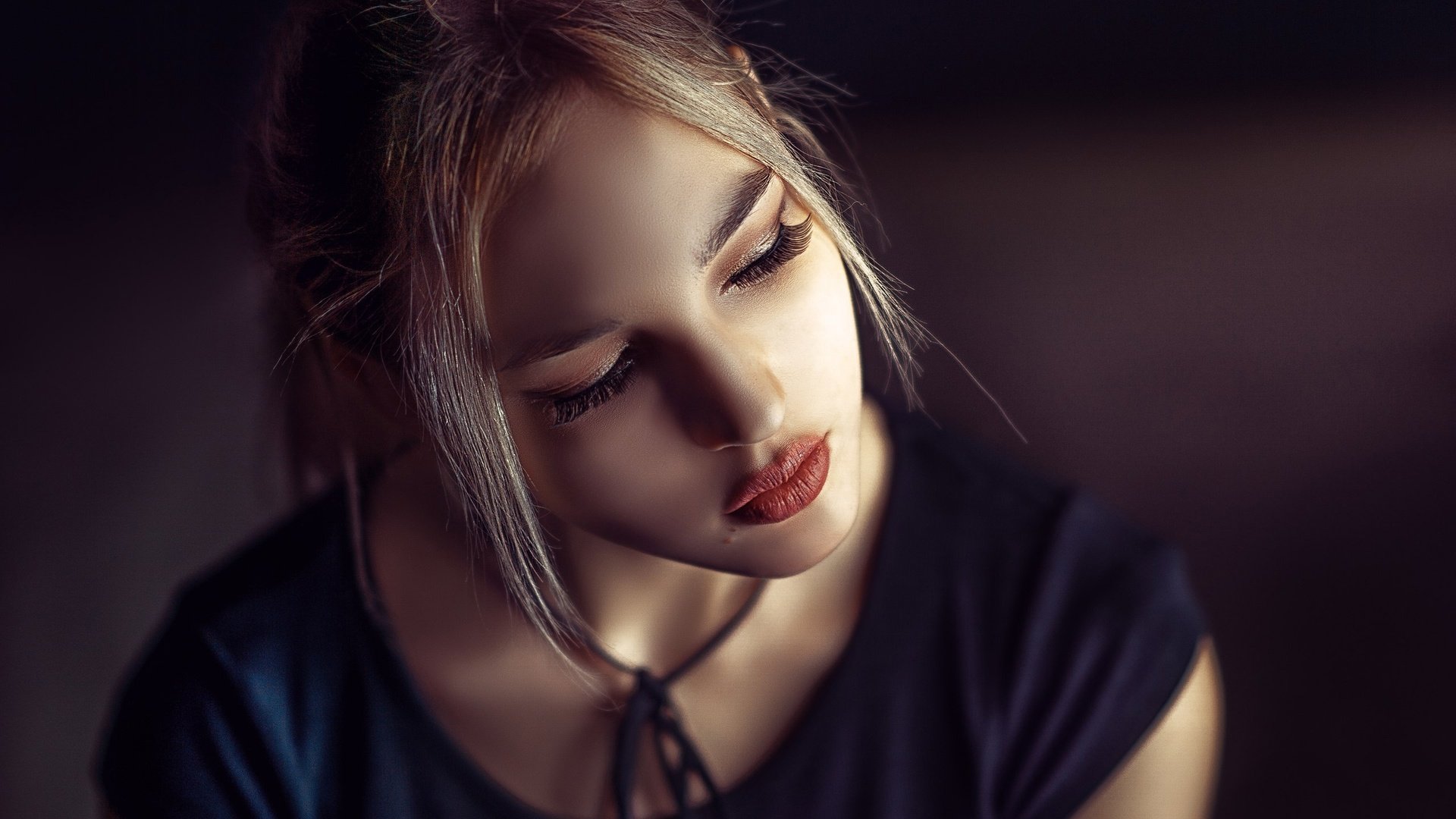 Обои девушка, блондинка, портрет, макияж, губки, яна березова, girl, blonde, portrait, makeup, sponge, jan berezov разрешение 2560x1707 Загрузить