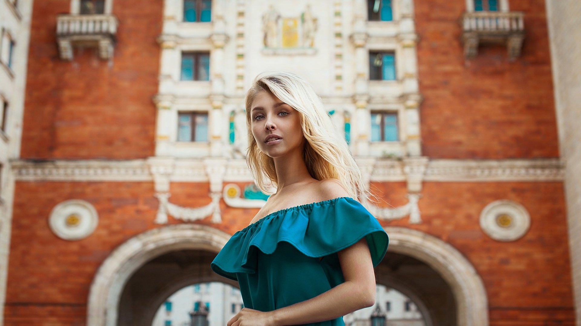 Обои девушка, блондинка, портрет, взгляд, волосы, алиса тарасенко, girl, blonde, portrait, look, hair, alisa tarasenko разрешение 2048x1315 Загрузить