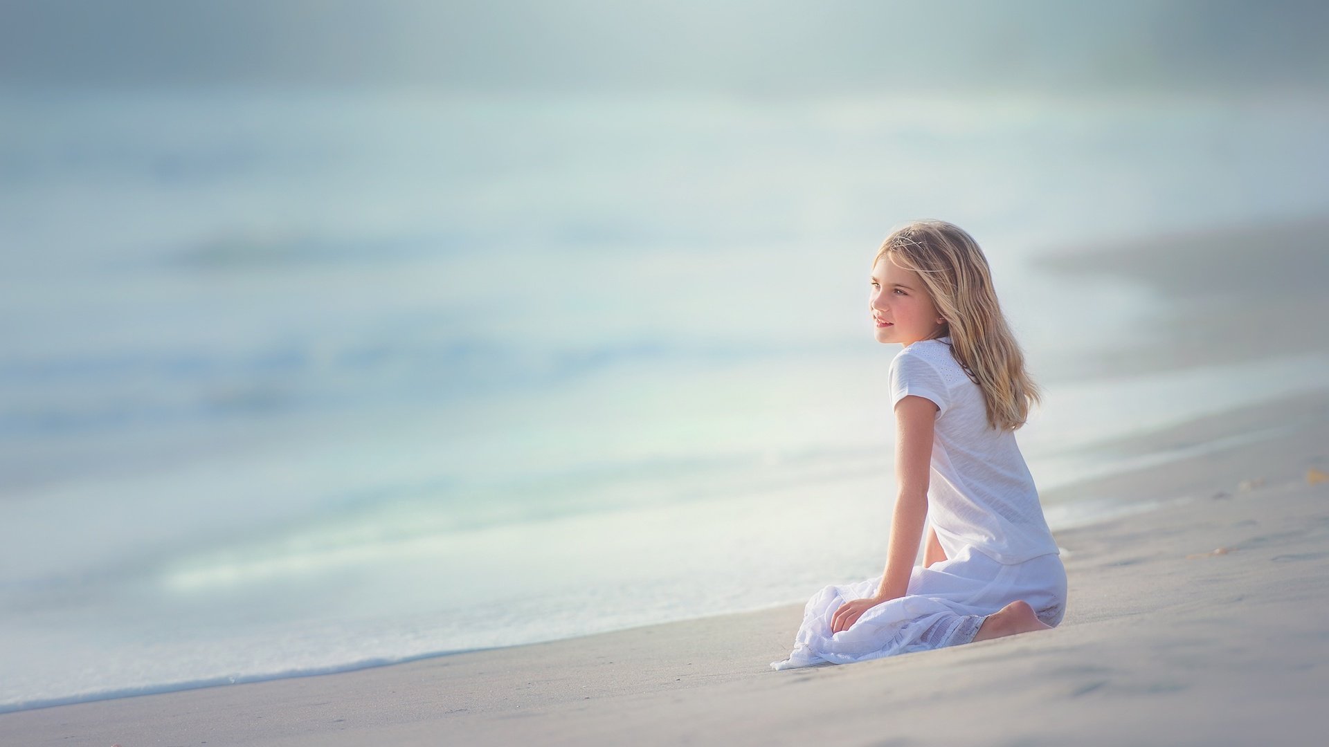 Обои море, песок, пляж, дети, девочка, ребенок, прибой, edie layland, sea, sand, beach, children, girl, child, surf разрешение 2048x1307 Загрузить