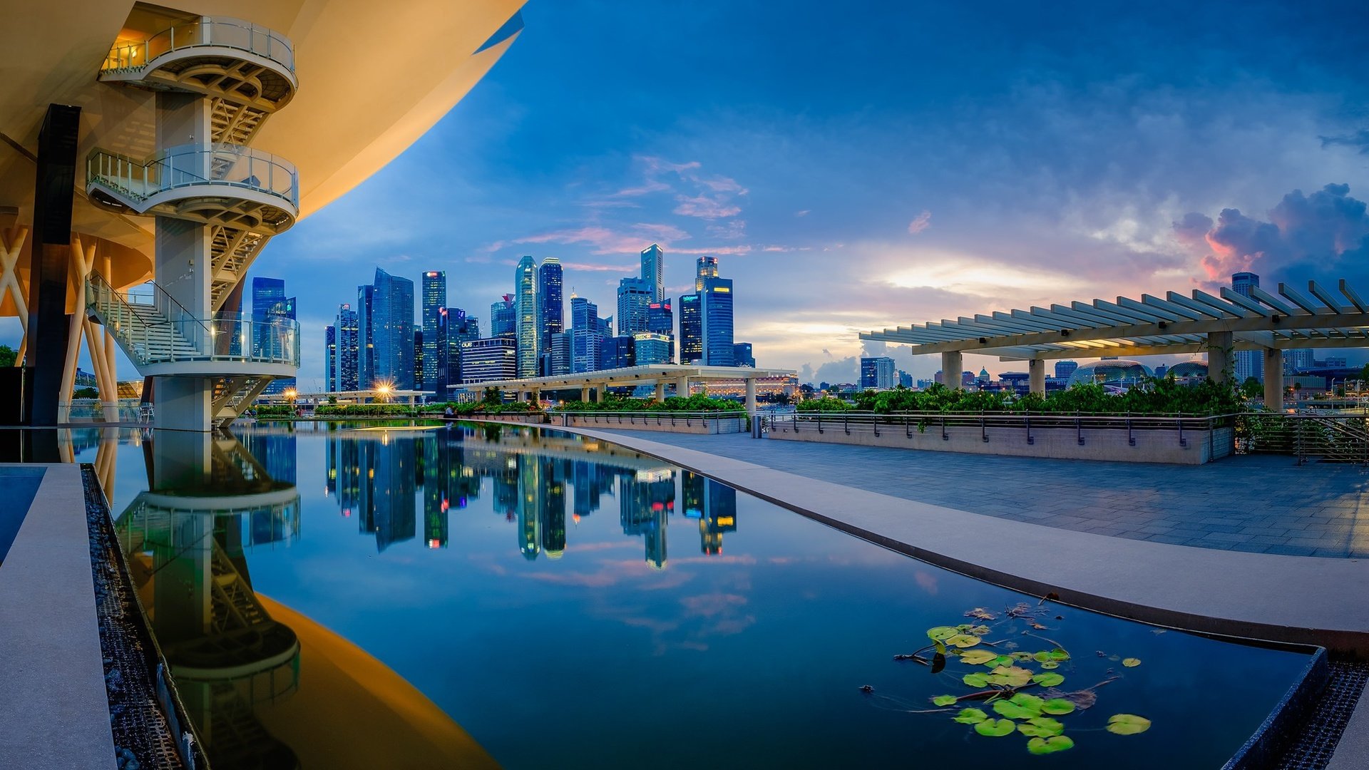 Обои небо, облака, отражение, сингапур, marina bay sands, arts and science museum, the sky, clouds, reflection, singapore разрешение 2048x1152 Загрузить