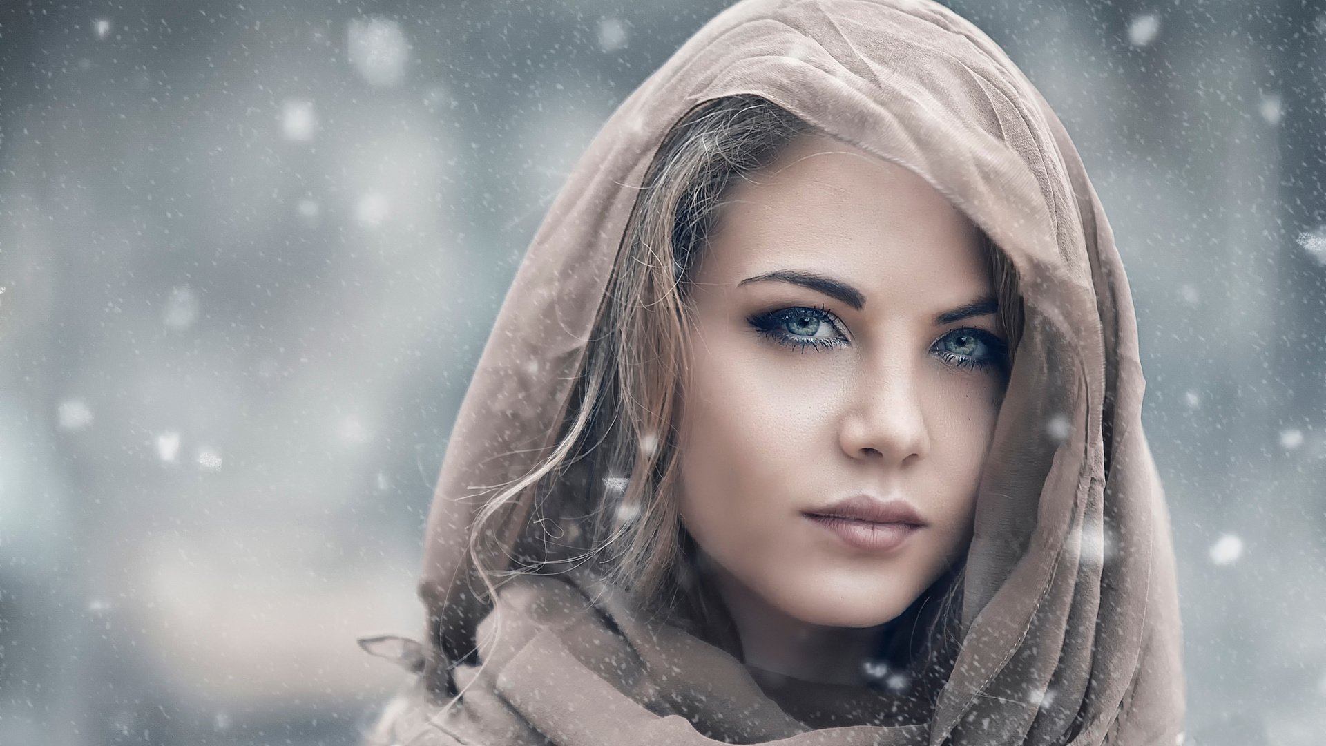 Обои глаза, девушка, портрет, взгляд, волосы, лицо, платок, eyes, girl, portrait, look, hair, face, shawl разрешение 2048x1365 Загрузить