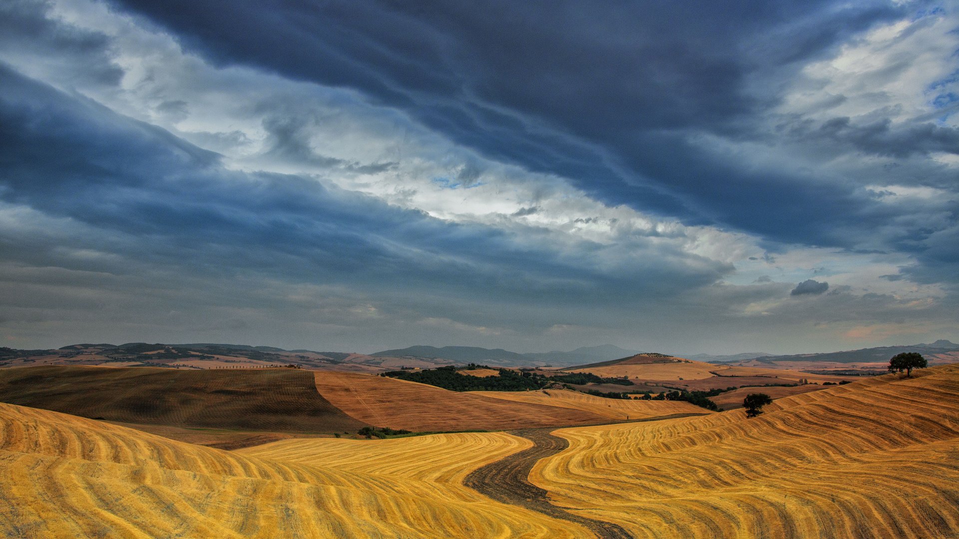 Обои небо, облака, поля, горизонт, урожай, пасмурно, the sky, clouds, field, horizon, harvest, overcast разрешение 1920x1200 Загрузить