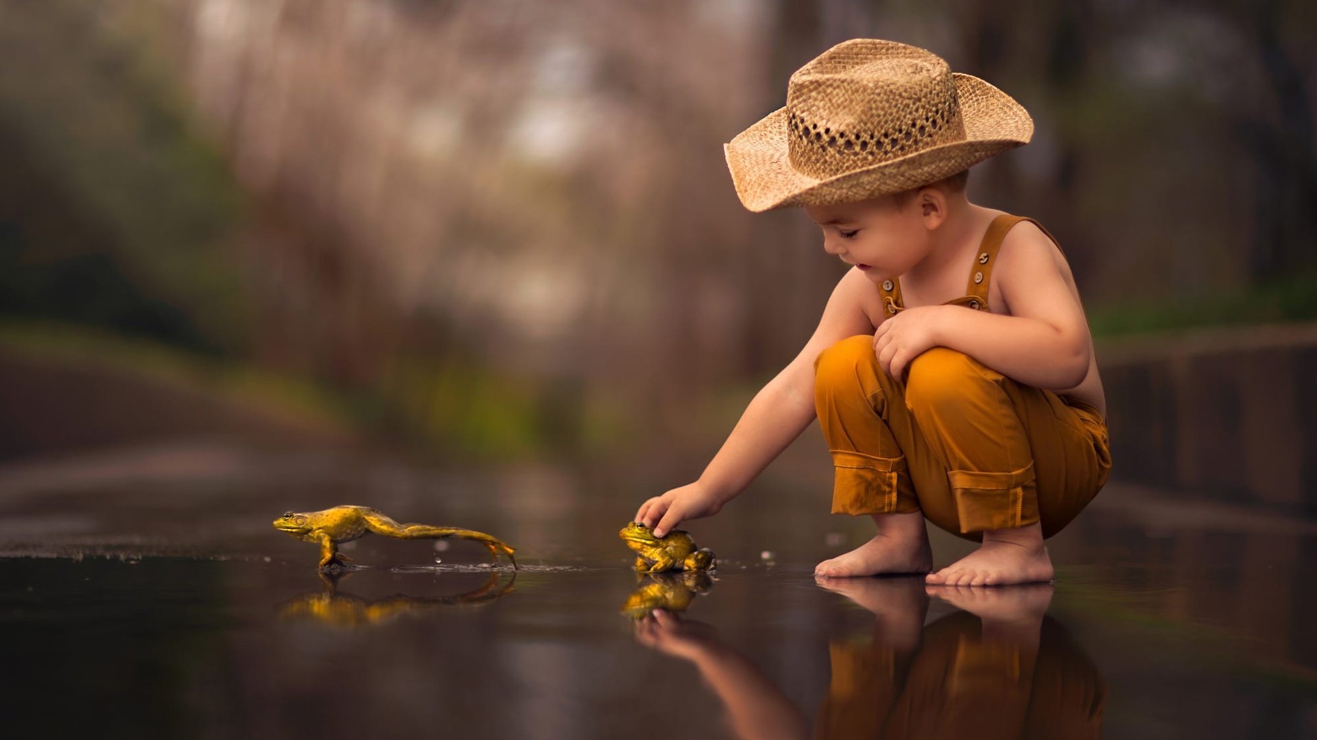 Обои отражение, дети, ребенок, мальчик, шляпа, лягушки, босиком, reflection, children, child, boy, hat, frogs, barefoot разрешение 2000x1333 Загрузить