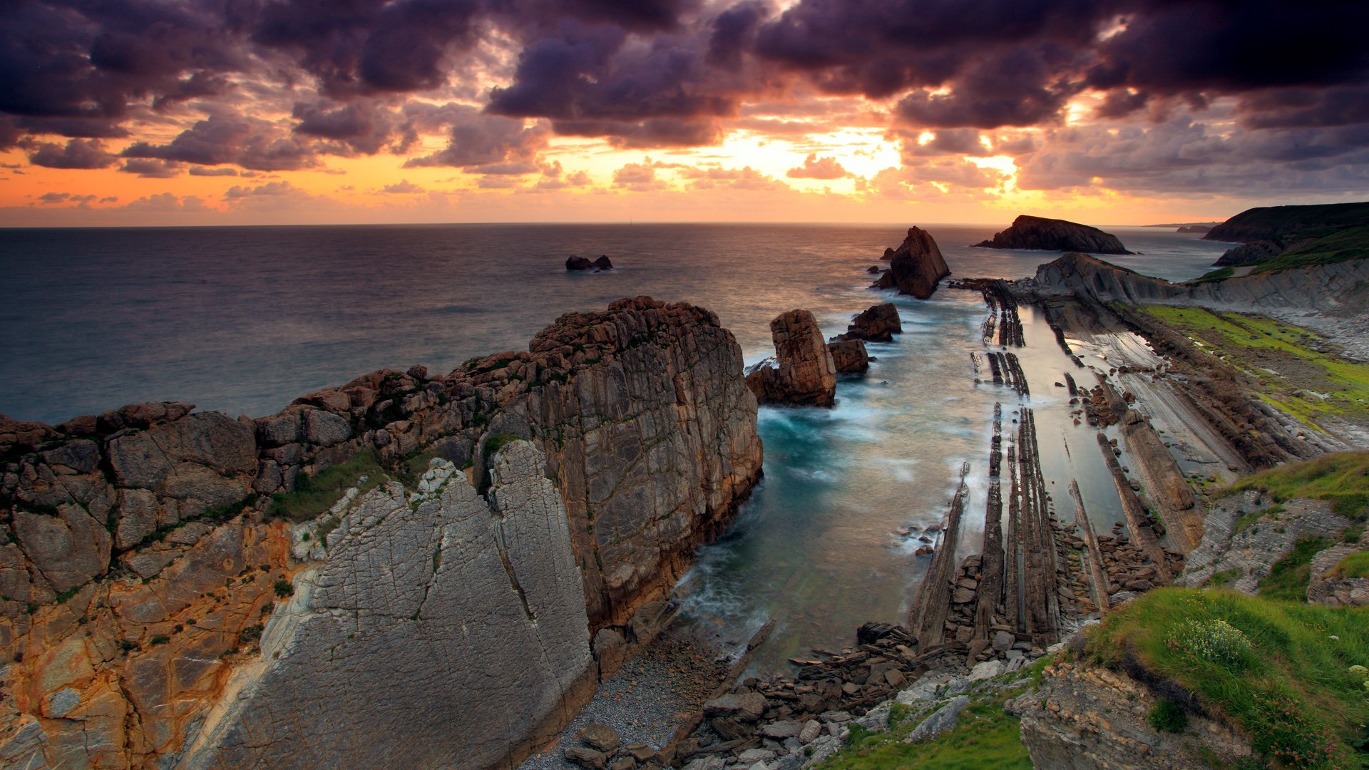 Обои небо, облака, скалы, камни, море, the sky, clouds, rocks, stones, sea разрешение 1920x1280 Загрузить