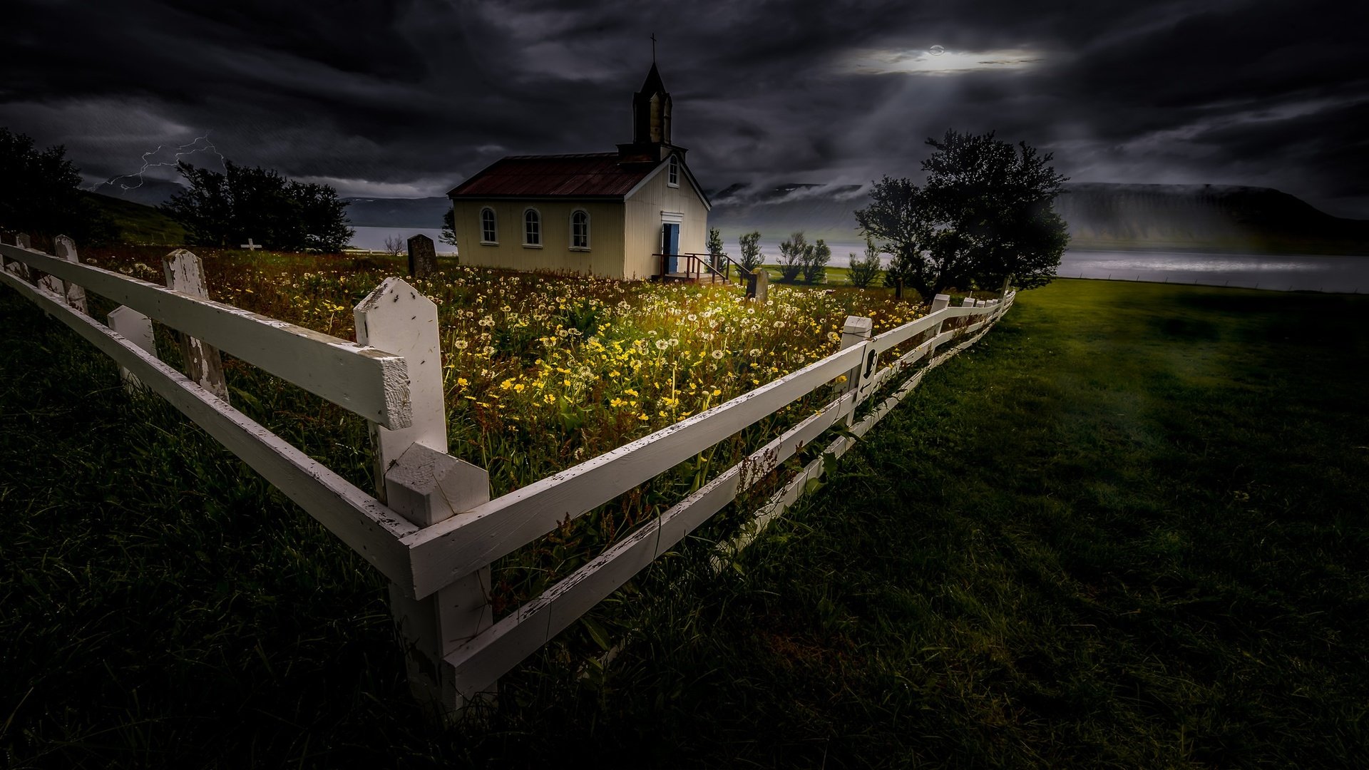 Обои ночь, забор, церковь, night, the fence, church разрешение 2048x1152 Загрузить