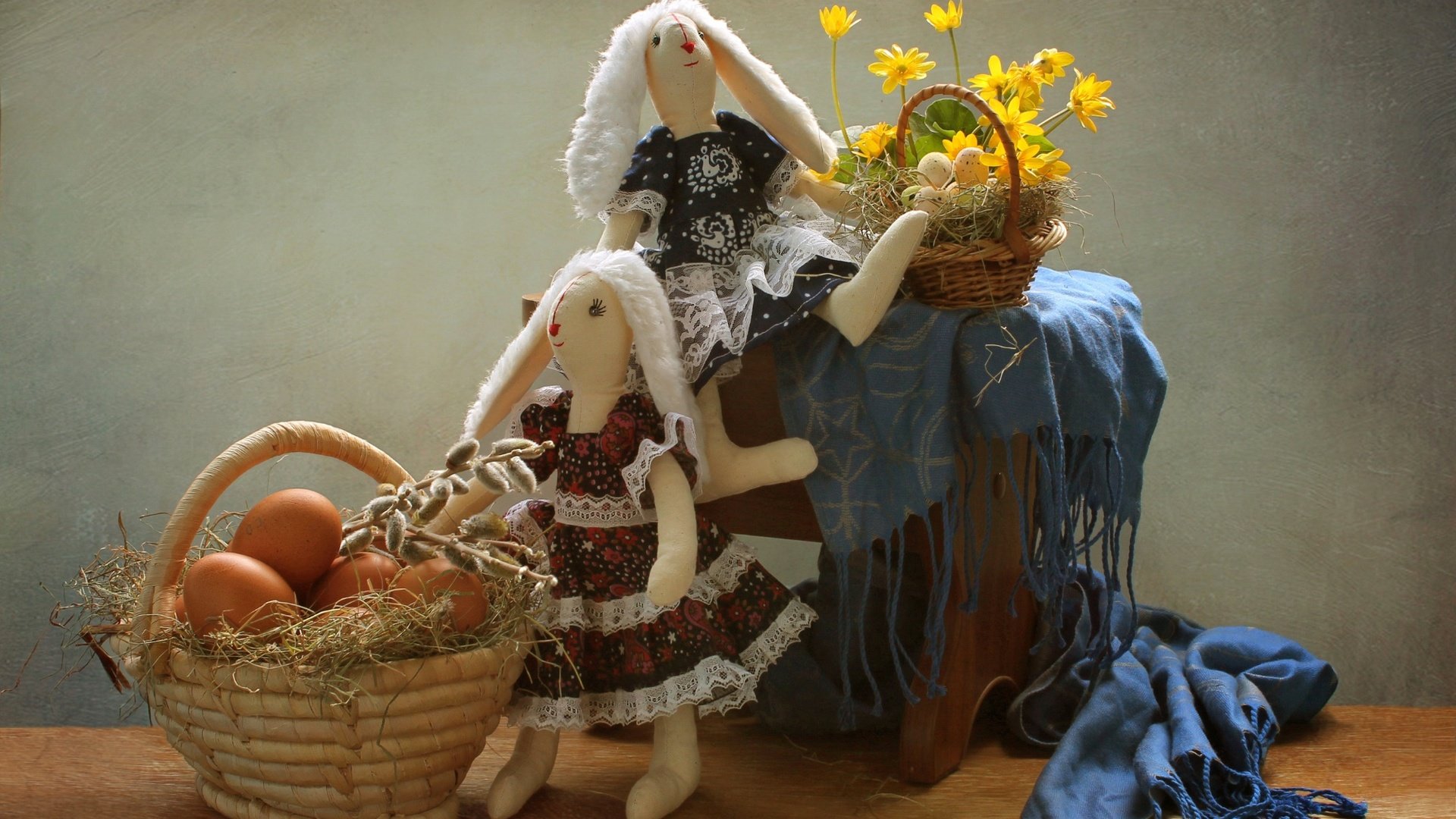 Обои цветы, игрушки, пасха, яйца, зайцы, корзинка, верба, flowers, toys, easter, eggs, rabbits, basket, verba разрешение 2000x1315 Загрузить