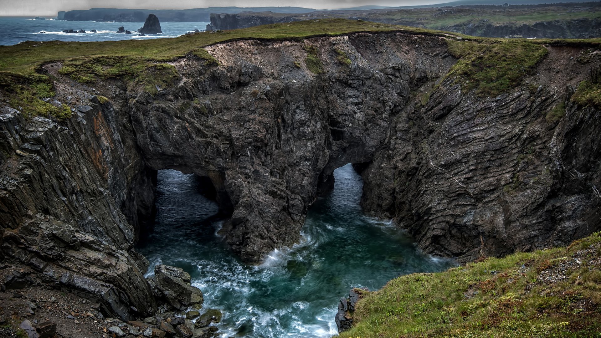 Обои скалы, море, шторм, грот, пасмурно, rocks, sea, storm, the grotto, overcast разрешение 2048x1367 Загрузить