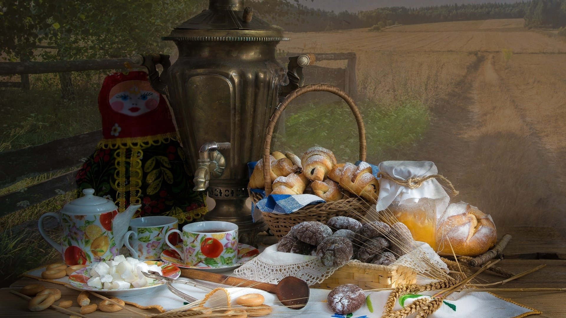 Обои кукла, печенье, колосья, выпечка, хлеб, булочки, корзина, самовар, чай, баранки, салфетка, мед, банка, doll, cookies, ears, cakes, bread, buns, basket, samovar, tea, bagels, napkin, honey, bank разрешение 2048x1411 Загрузить