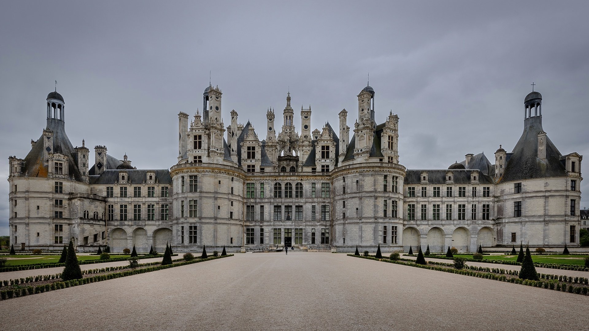 Обои архитектура, франция, замок шамбор, долина луары, architecture, france, chambord castle, the loire valley разрешение 2097x1233 Загрузить