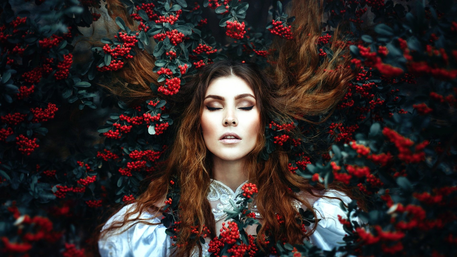 Обои девушка, волосы, ягоды, локоны, закрытые глаза, ronny garcia, the rebirth of the red queen ii, girl, hair, berries, curls, closed eyes разрешение 2048x1365 Загрузить