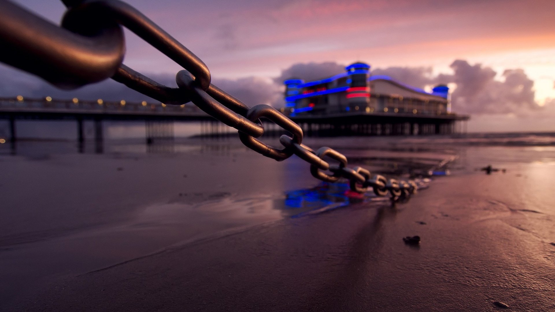 Обои пляж, город, дома, ограждение, англия, здания, цепь, beach, the city, home, the fence, england, building, chain разрешение 2048x1536 Загрузить