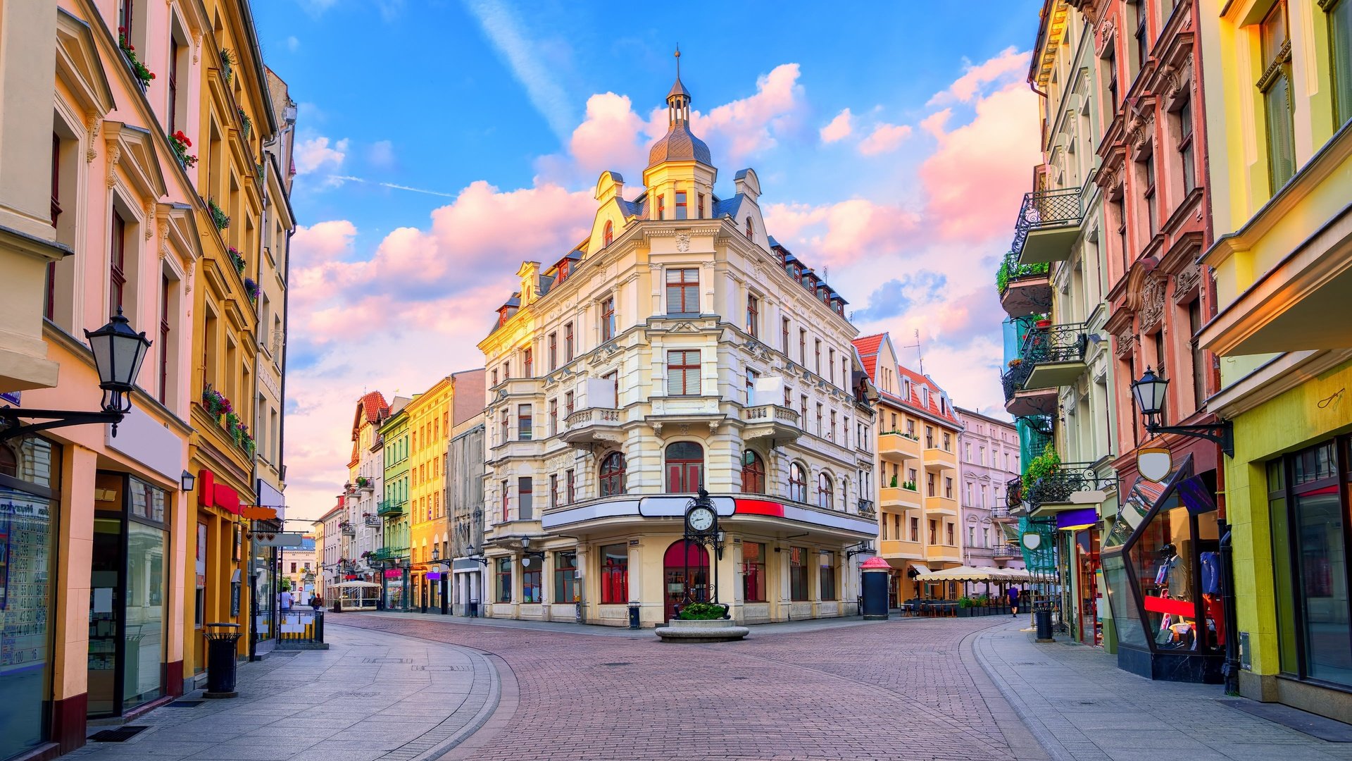 Обои город, дома, улица, польша, пешеходная улица, торунь, the city, home, street, poland, pedestrian street, torun разрешение 3840x2400 Загрузить