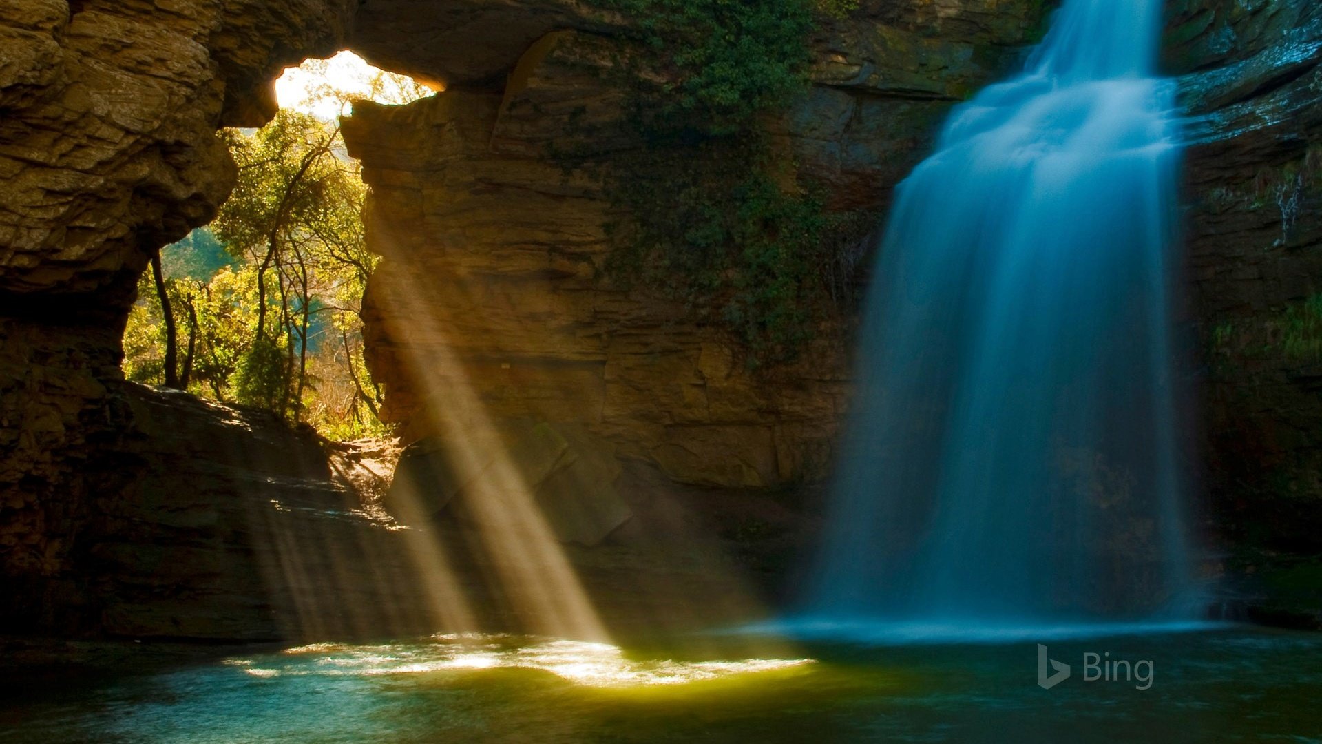 Обои река, скала, водопад, пещера, испания, bing, каталония, river, rock, waterfall, cave, spain, catalonia разрешение 1920x1200 Загрузить