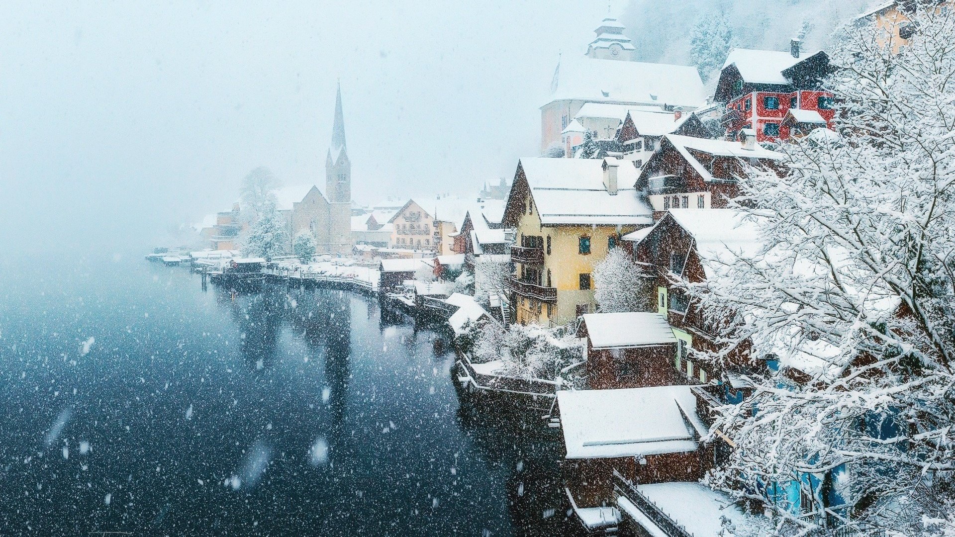 Обои озеро, снег, зима, город, австрия, дома, здания, гальштат, lake, snow, winter, the city, austria, home, building, hallstatt разрешение 1920x1200 Загрузить