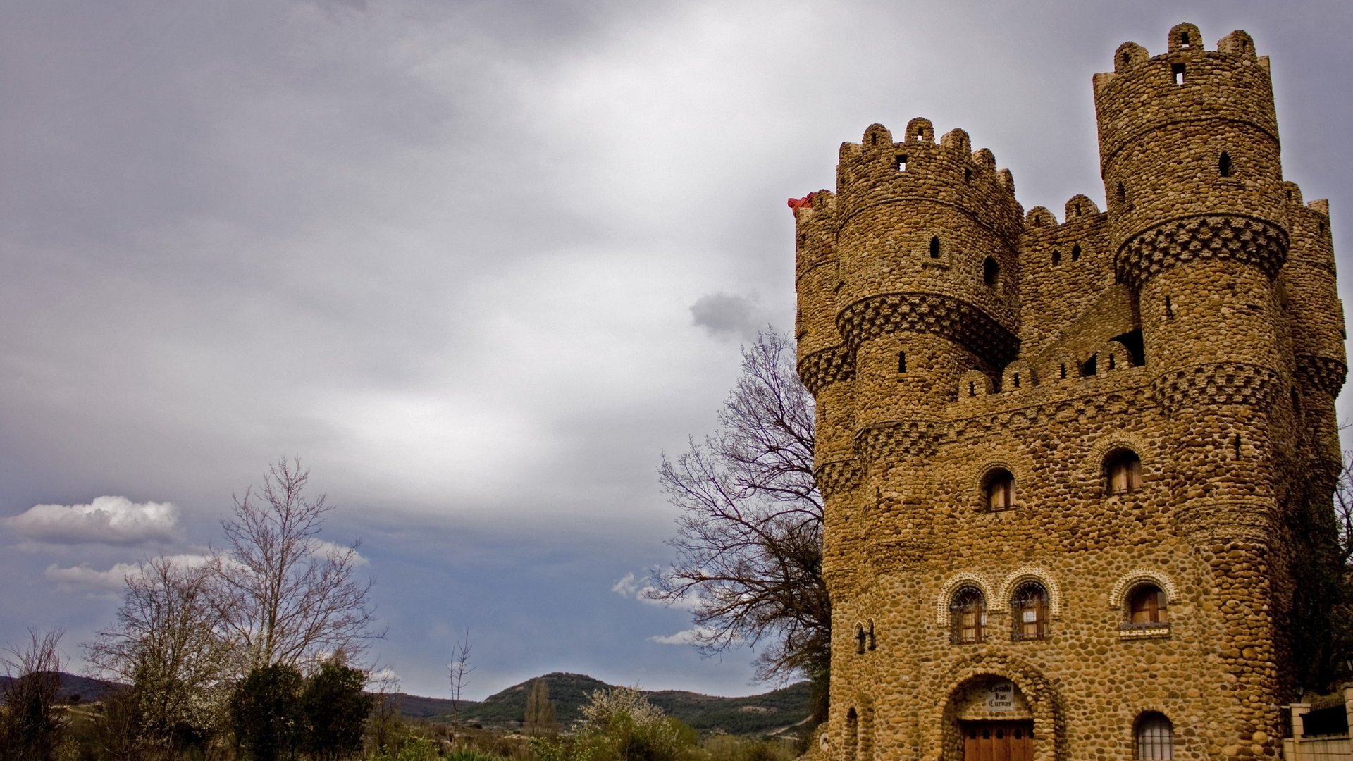 Обои дорога, облака, деревья, замок, испания, castillo las cuevas, castillo de las cuevas, замок пещеры, road, clouds, trees, castle, spain разрешение 2917x1920 Загрузить