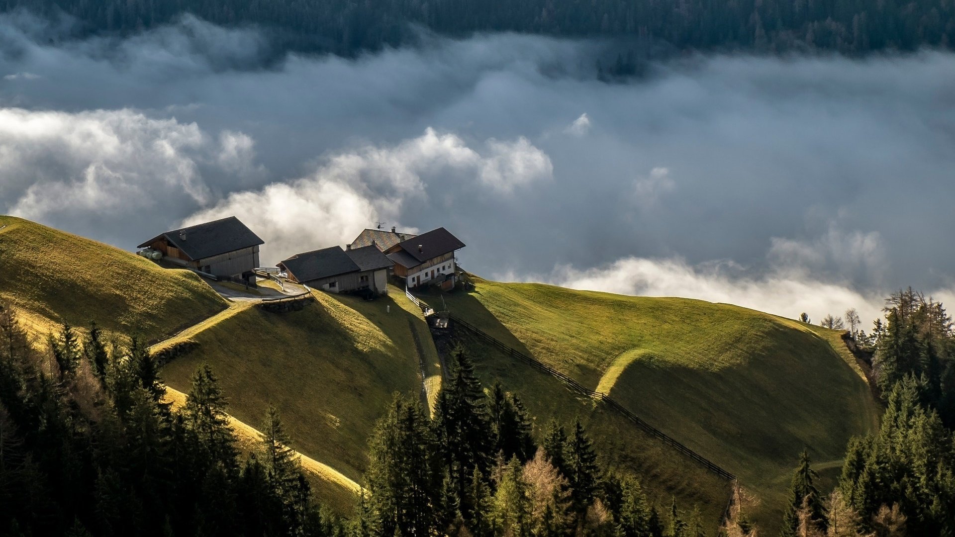 Обои облака, горы, холмы, лес, пейзаж, дома, clouds, mountains, hills, forest, landscape, home разрешение 2048x1365 Загрузить