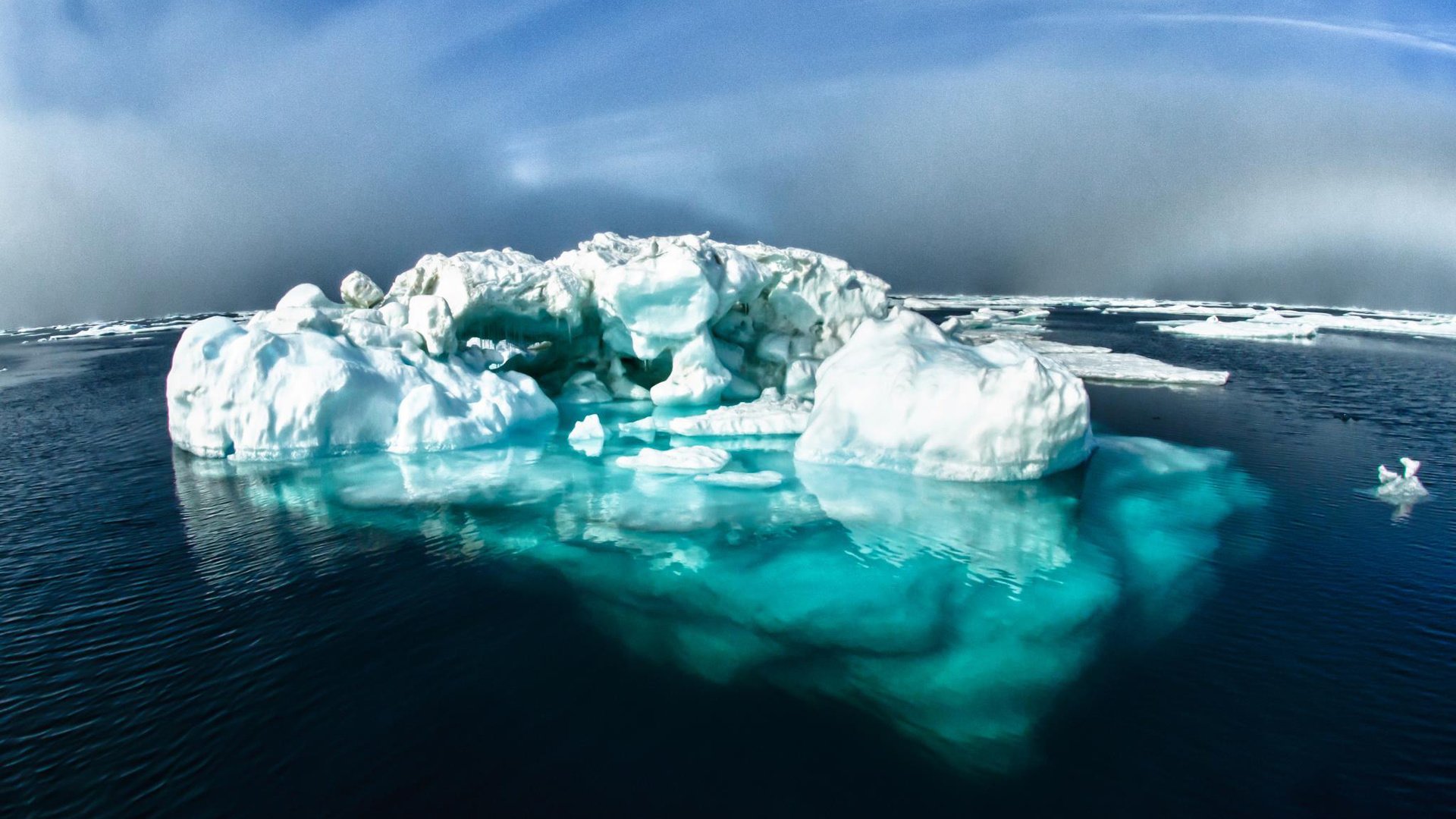 Обои небо, облака, вода, природа, зима, море, лёд, айсберг, the sky, clouds, water, nature, winter, sea, ice, iceberg разрешение 2048x1326 Загрузить