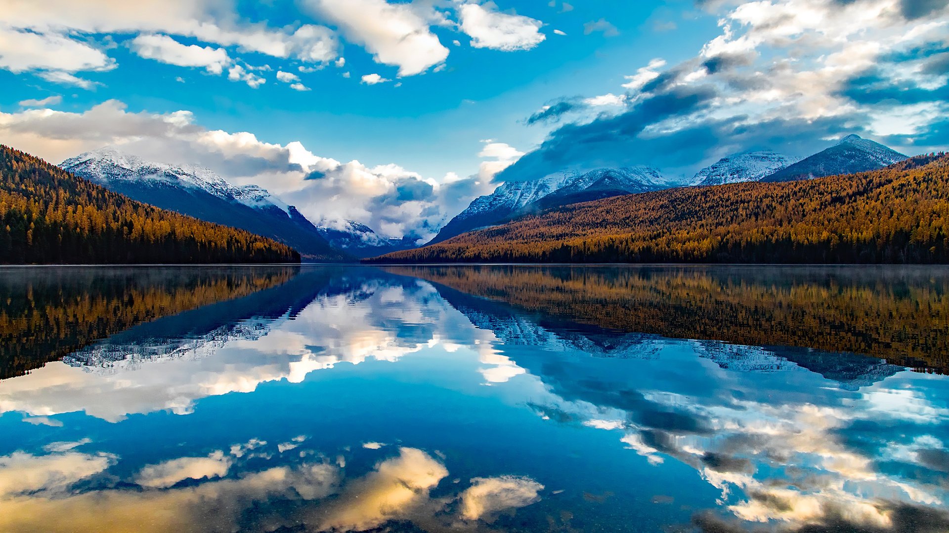 Обои небо, облака, озеро, горы, лес, отражение, пейзаж, the sky, clouds, lake, mountains, forest, reflection, landscape разрешение 1920x1200 Загрузить