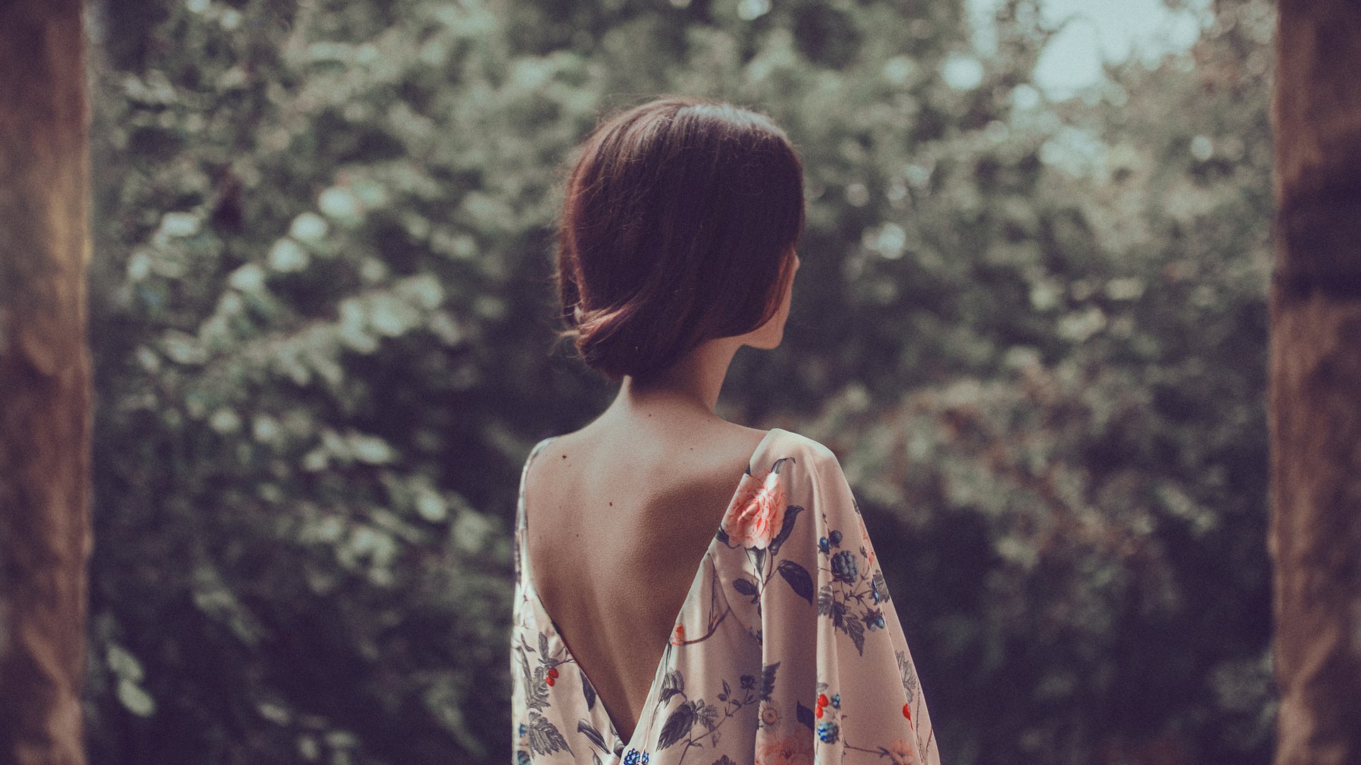 Обои природа, девушка, платье, спина, волосы, mara saiz, nature, girl, dress, back, hair разрешение 2048x1365 Загрузить