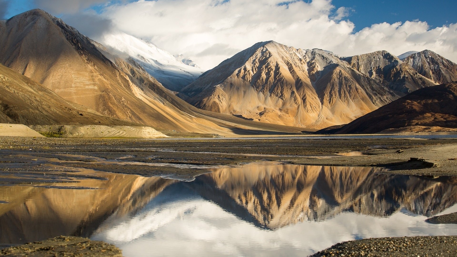 Обои небо, облака, озеро, горы, отражение, тибет, the sky, clouds, lake, mountains, reflection, tibet разрешение 1920x1280 Загрузить